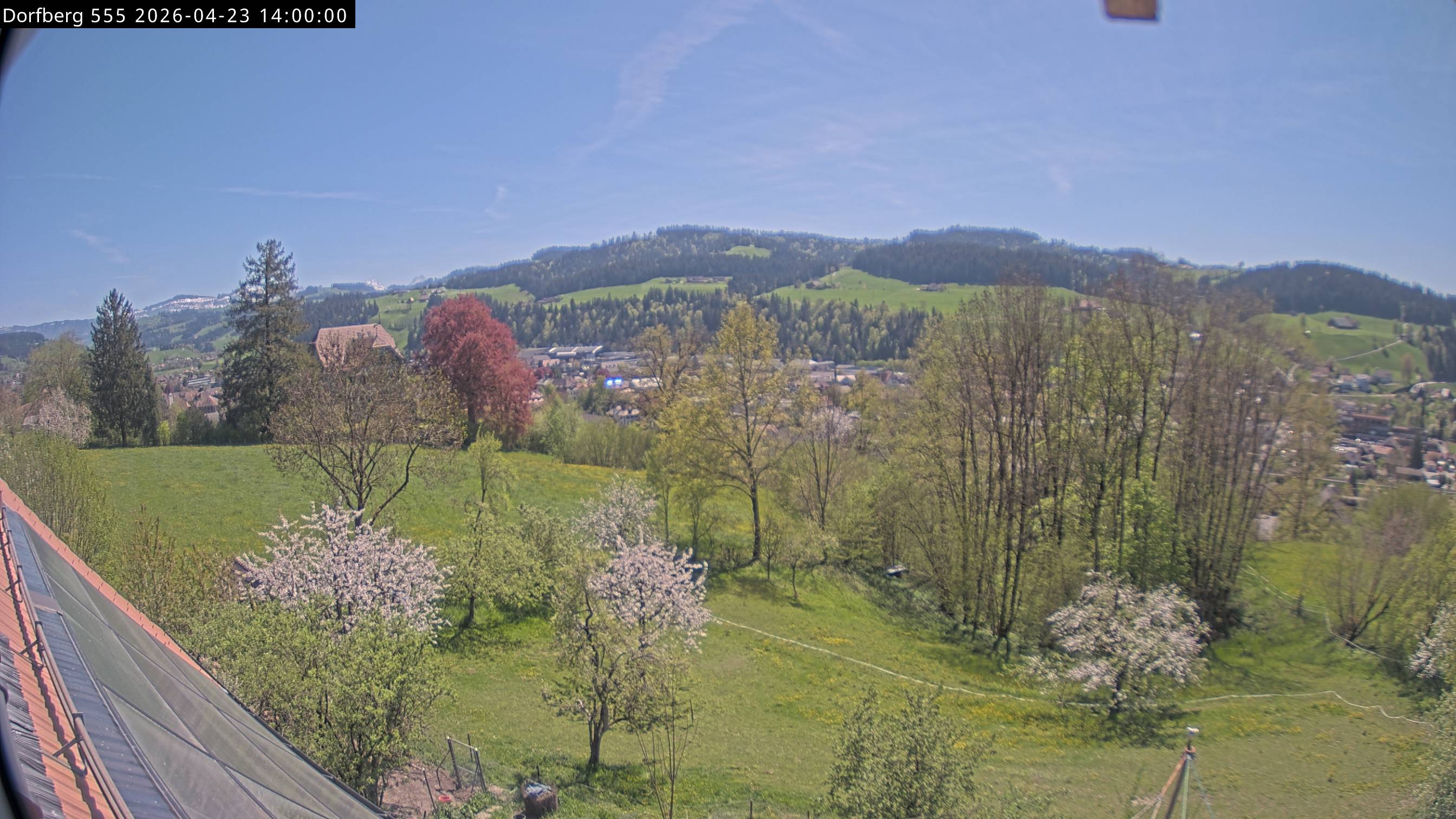 Webcam-Bild: Aussicht vom Dorfberg in Langnau 20260423-140000