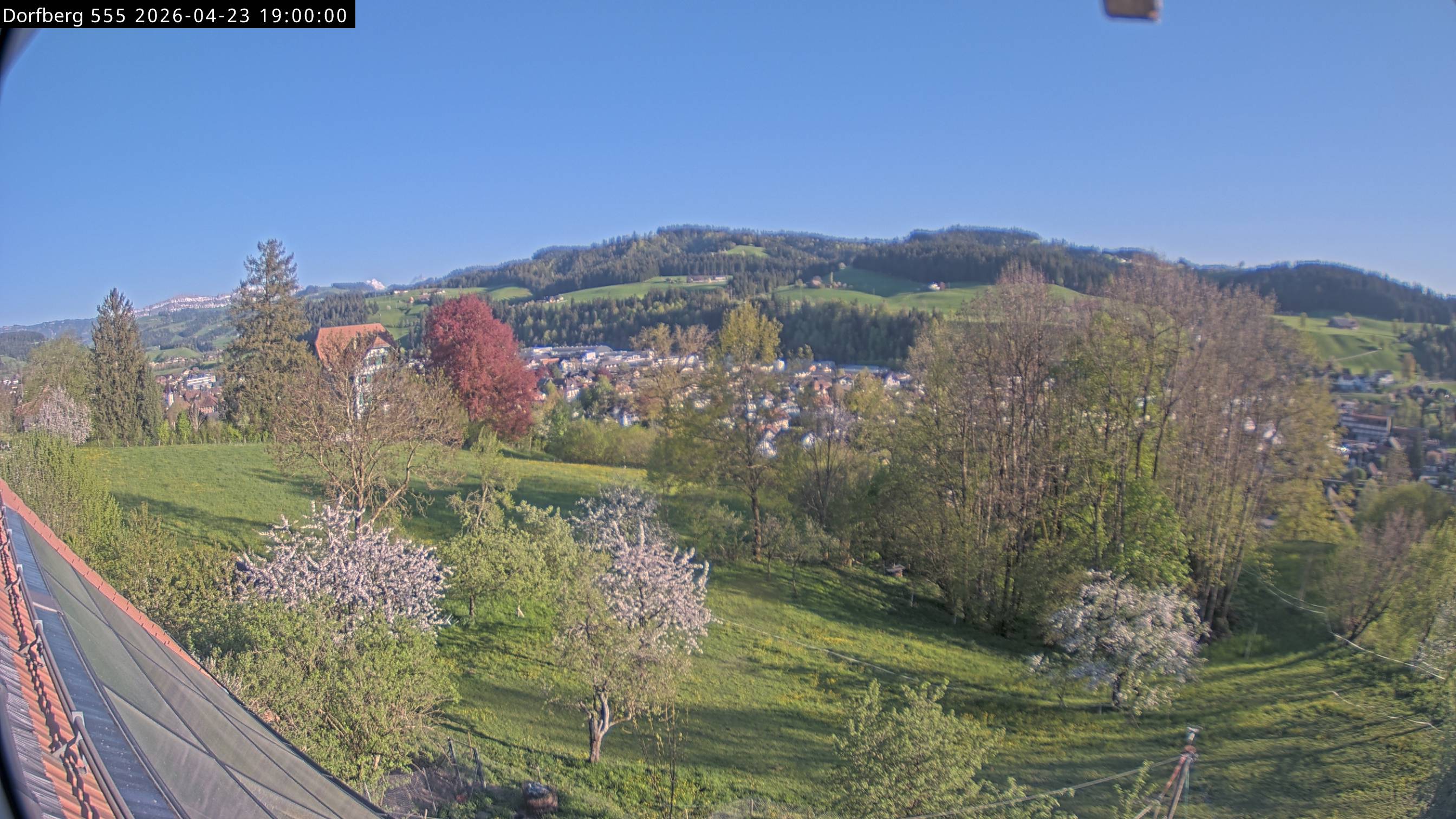 Webcam-Bild: Aussicht vom Dorfberg in Langnau 20260423-190000