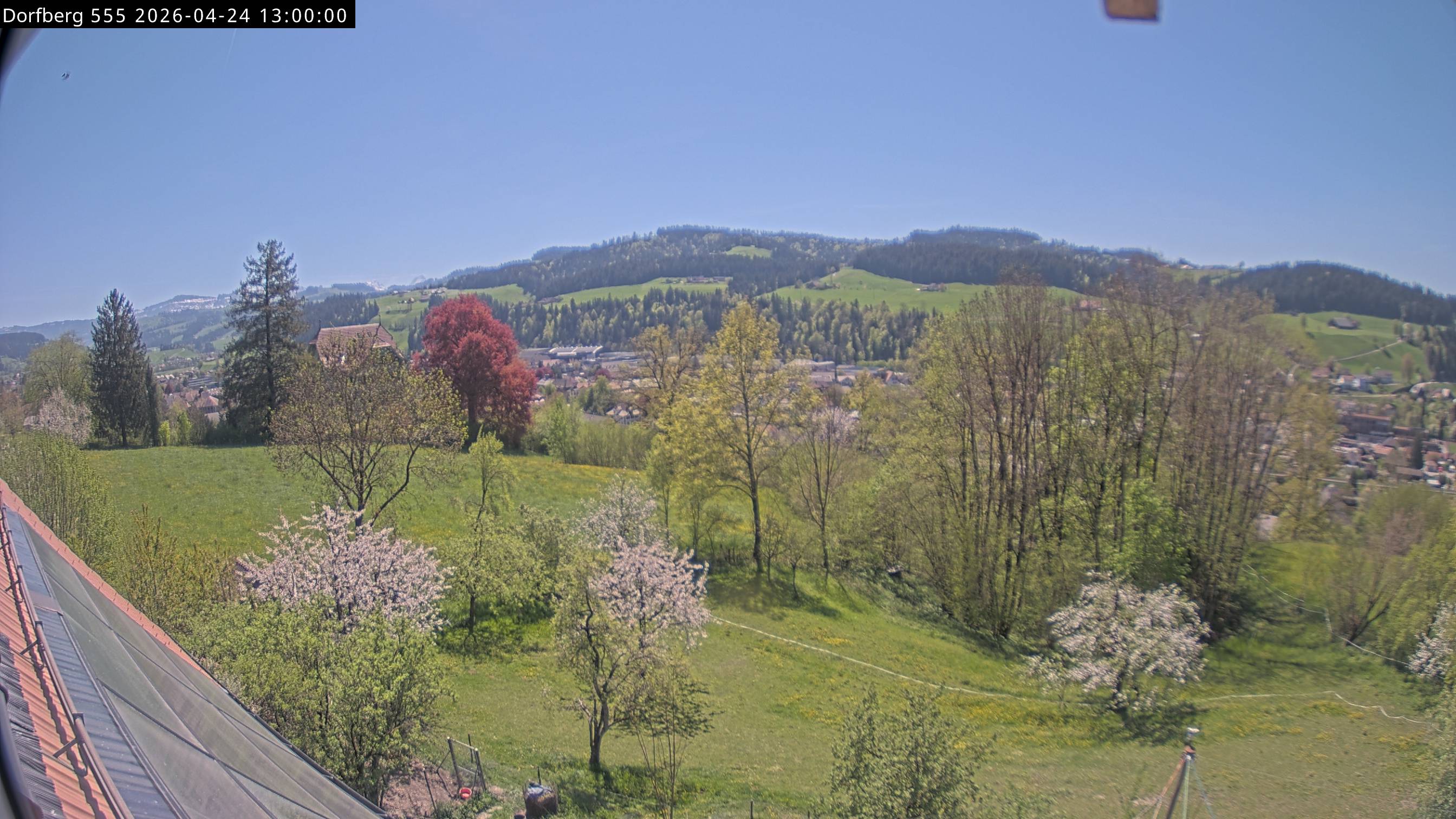 Webcam-Bild: Aussicht vom Dorfberg in Langnau 20260424-130000