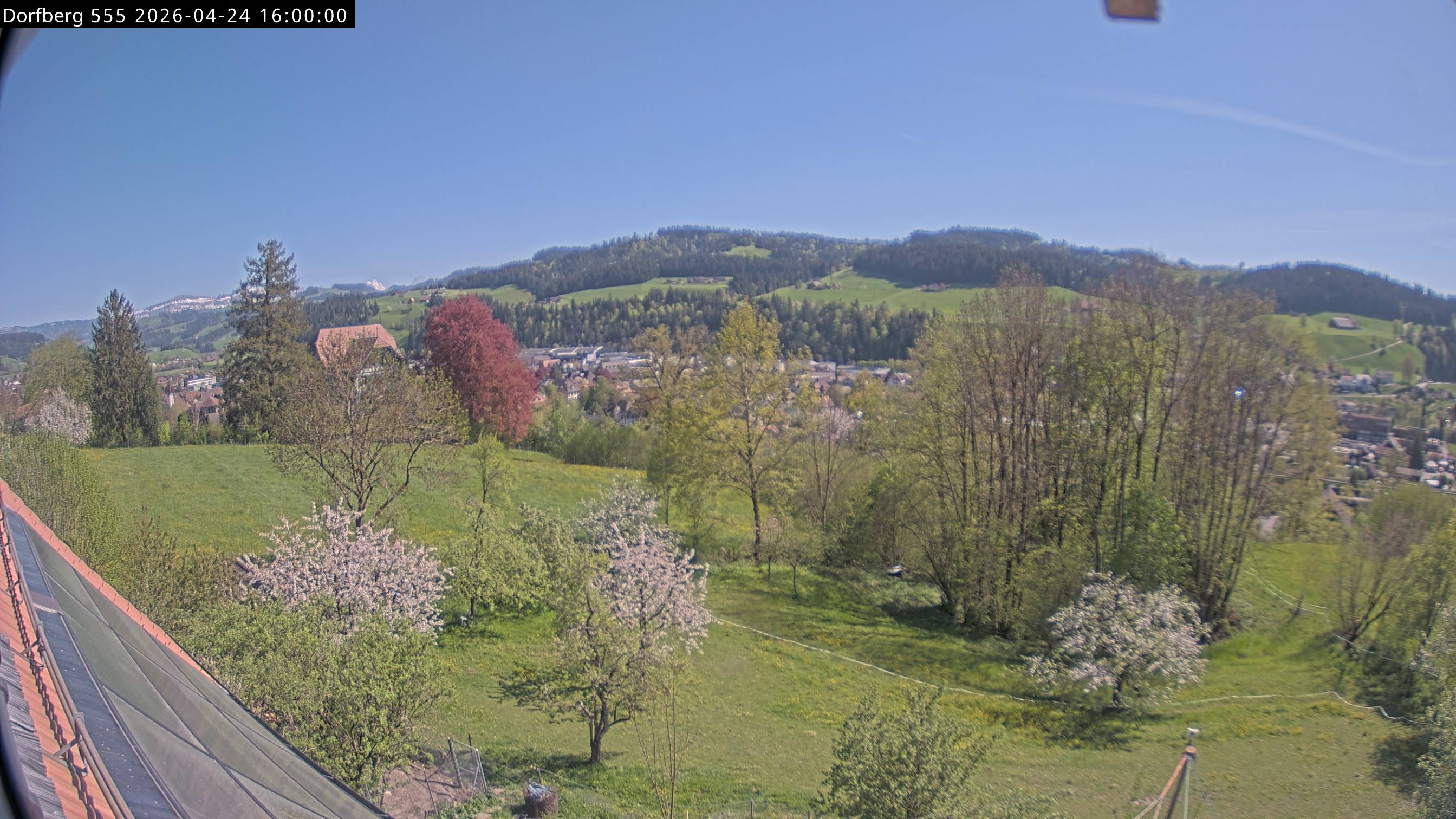 Webcam-Bild: Aussicht vom Dorfberg in Langnau 20260424-160000
