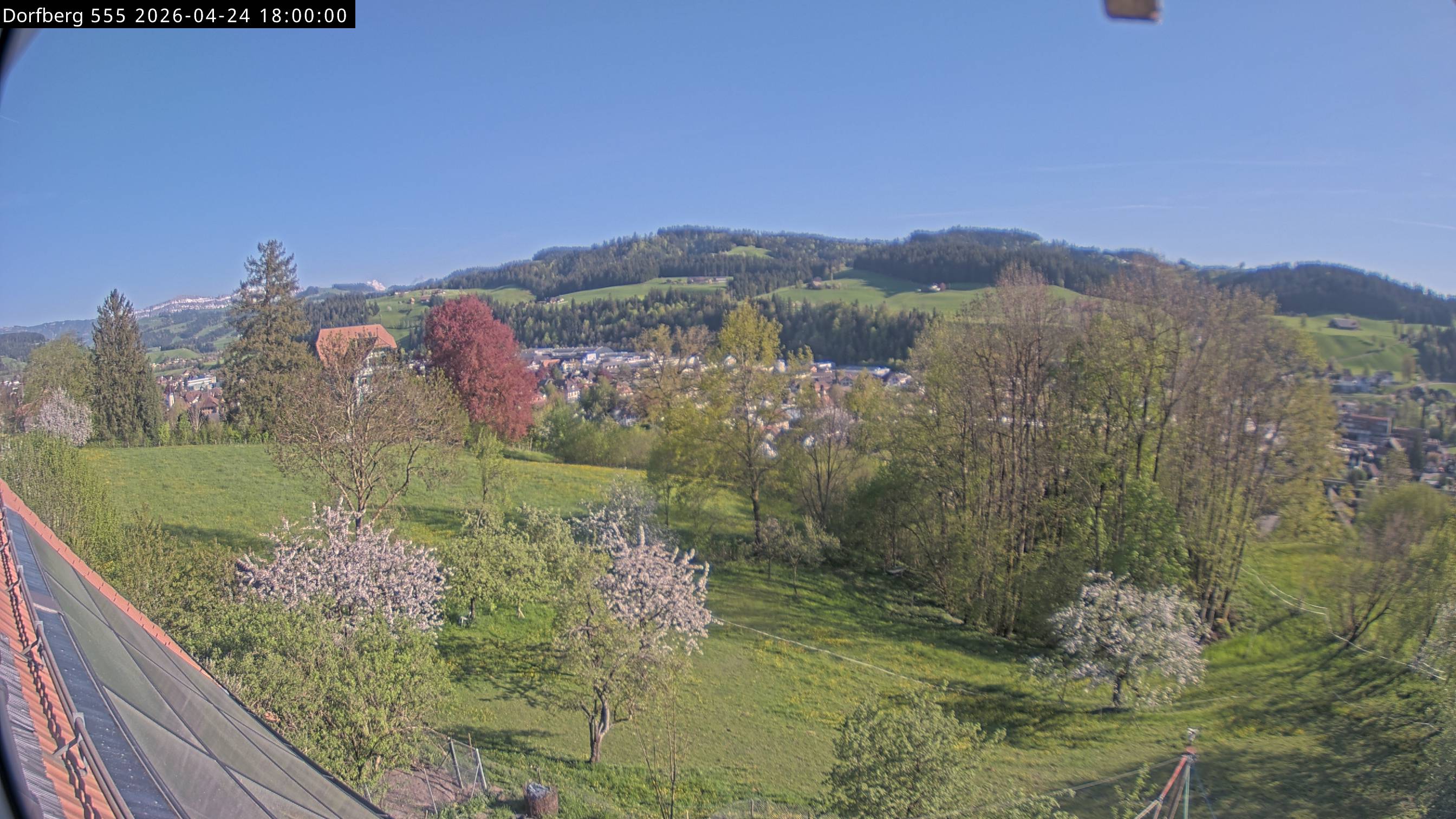 Webcam-Bild: Aussicht vom Dorfberg in Langnau 20260424-180000