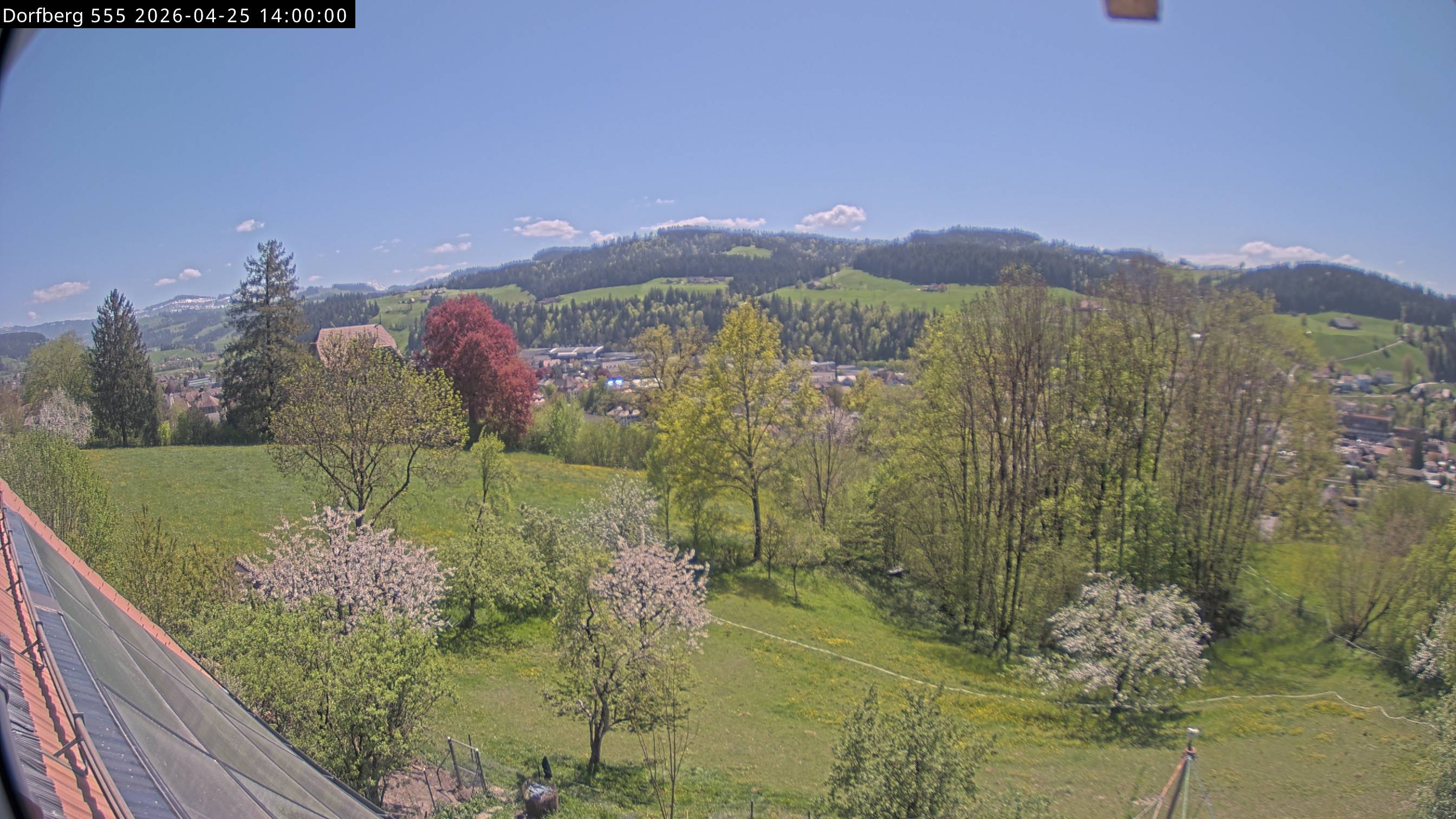 Webcam-Bild: Aussicht vom Dorfberg in Langnau 20260425-140000