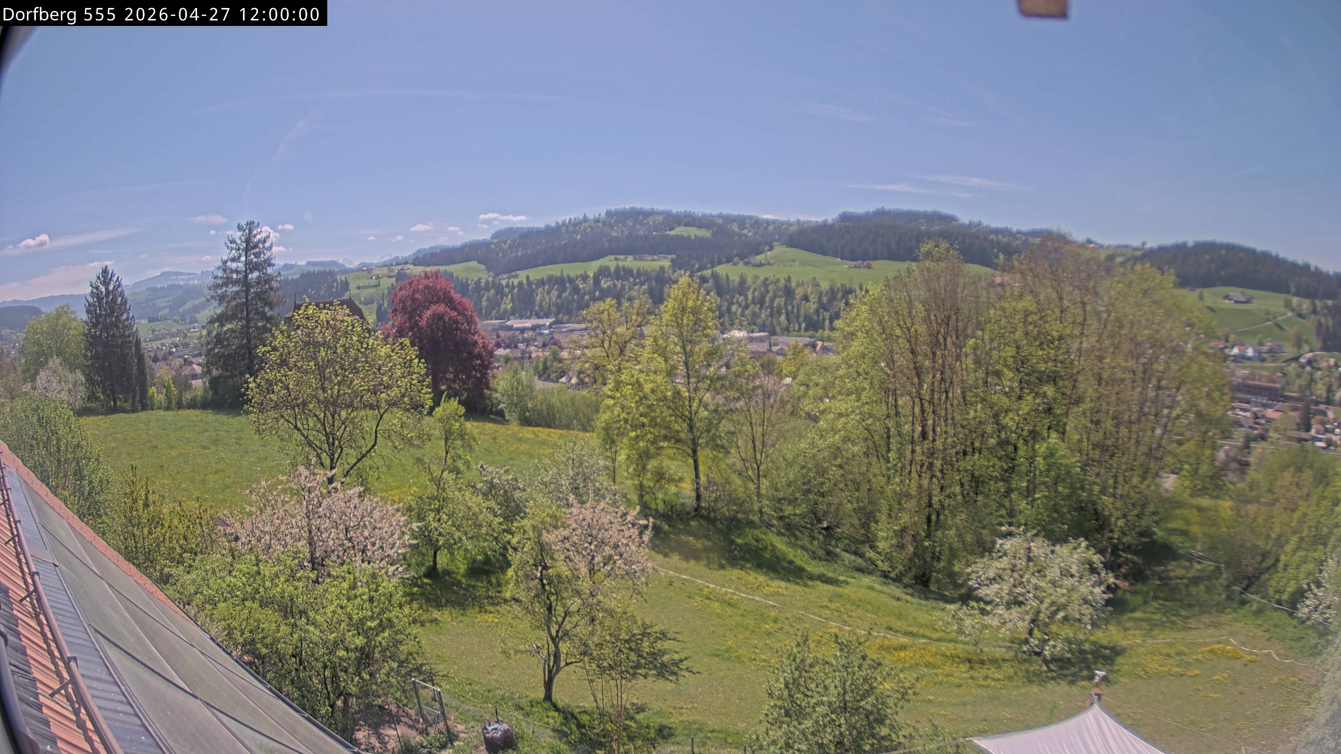 Webcam-Bild: Aussicht vom Dorfberg in Langnau 20260427-120000