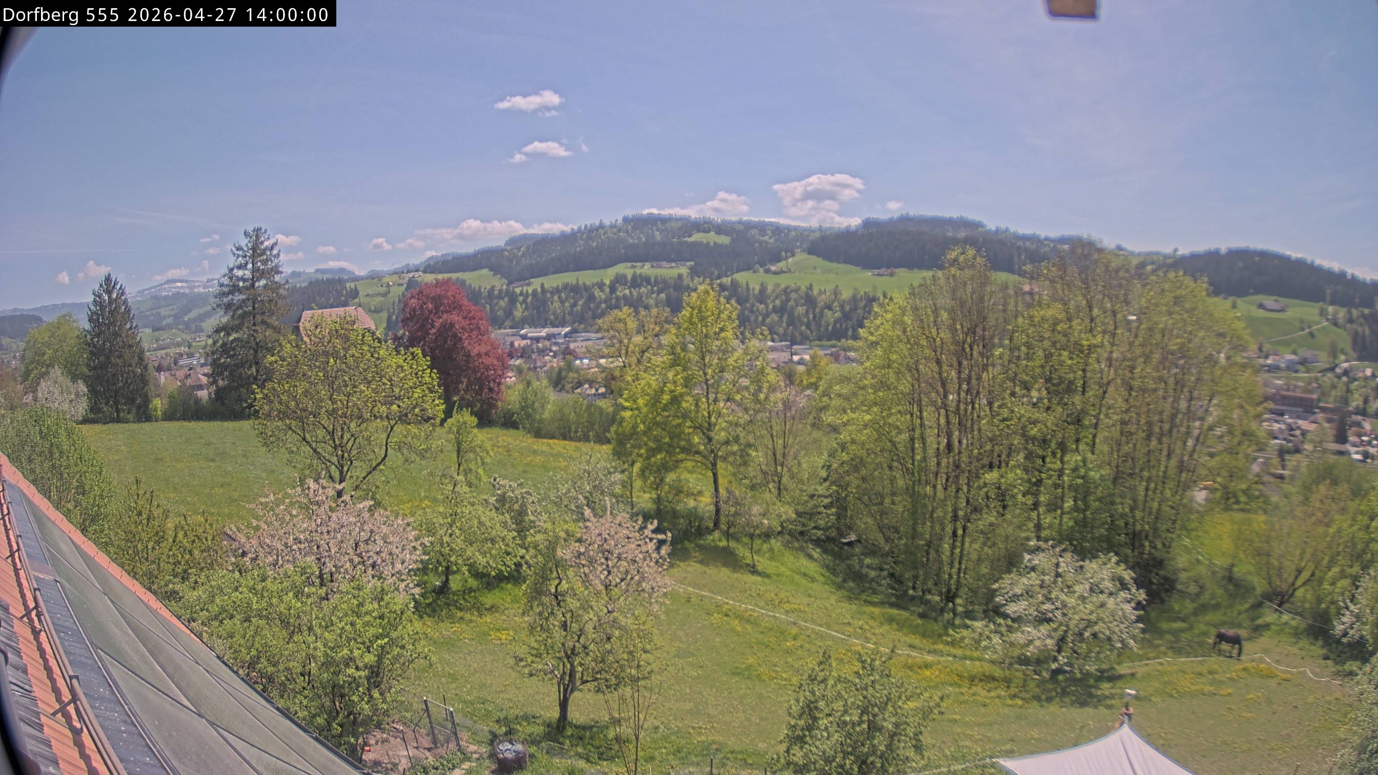 Webcam-Bild: Aussicht vom Dorfberg in Langnau 20260427-140000