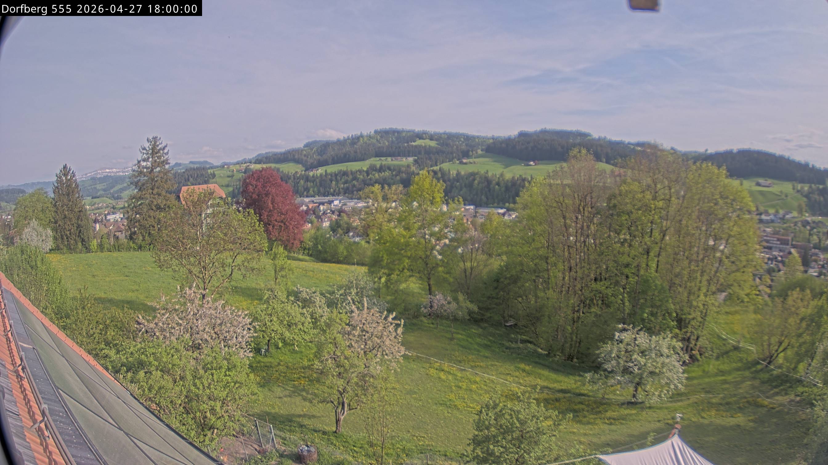 Webcam-Bild: Aussicht vom Dorfberg in Langnau 20260427-180000