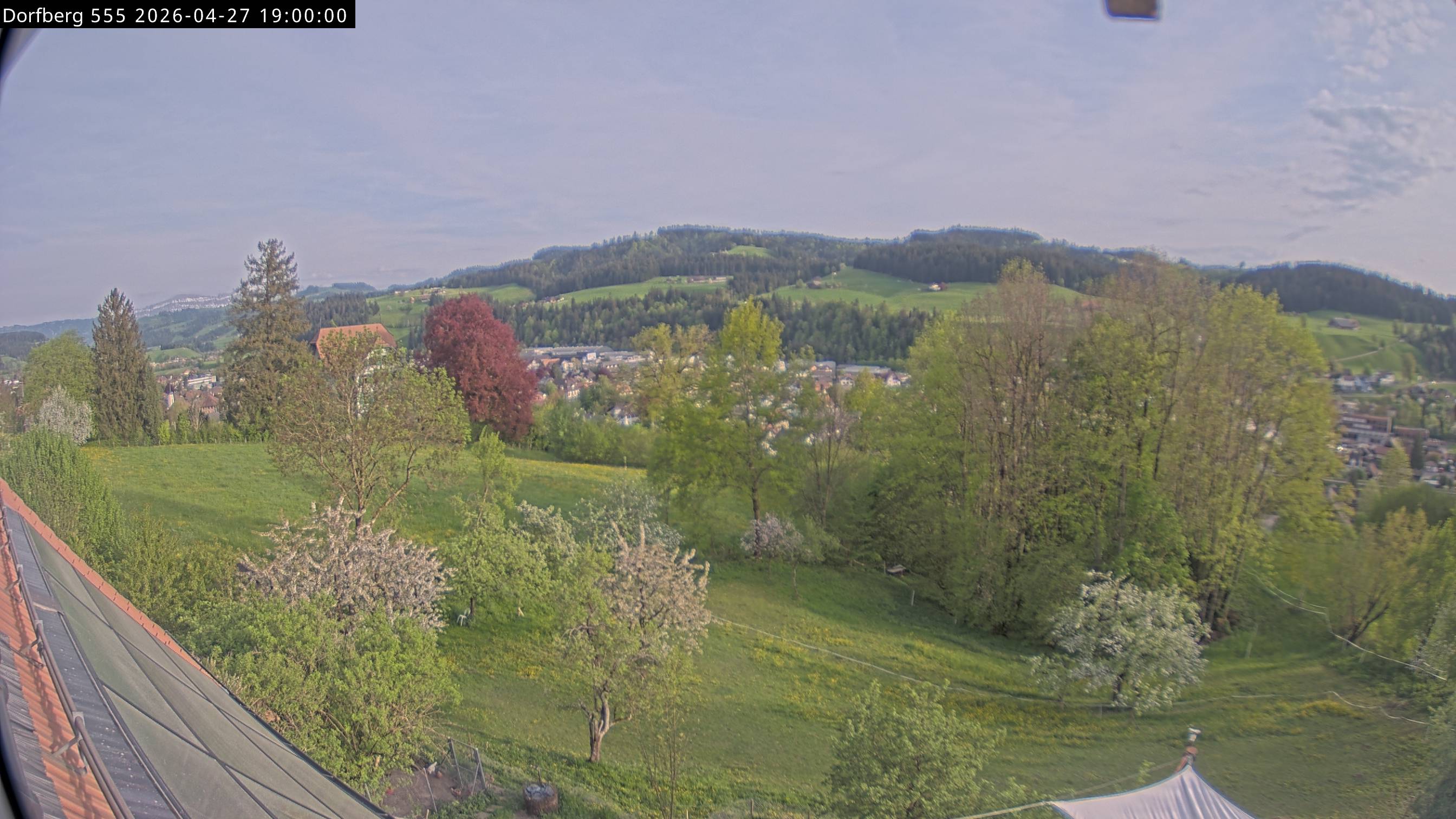 Webcam-Bild: Aussicht vom Dorfberg in Langnau 20260427-190000
