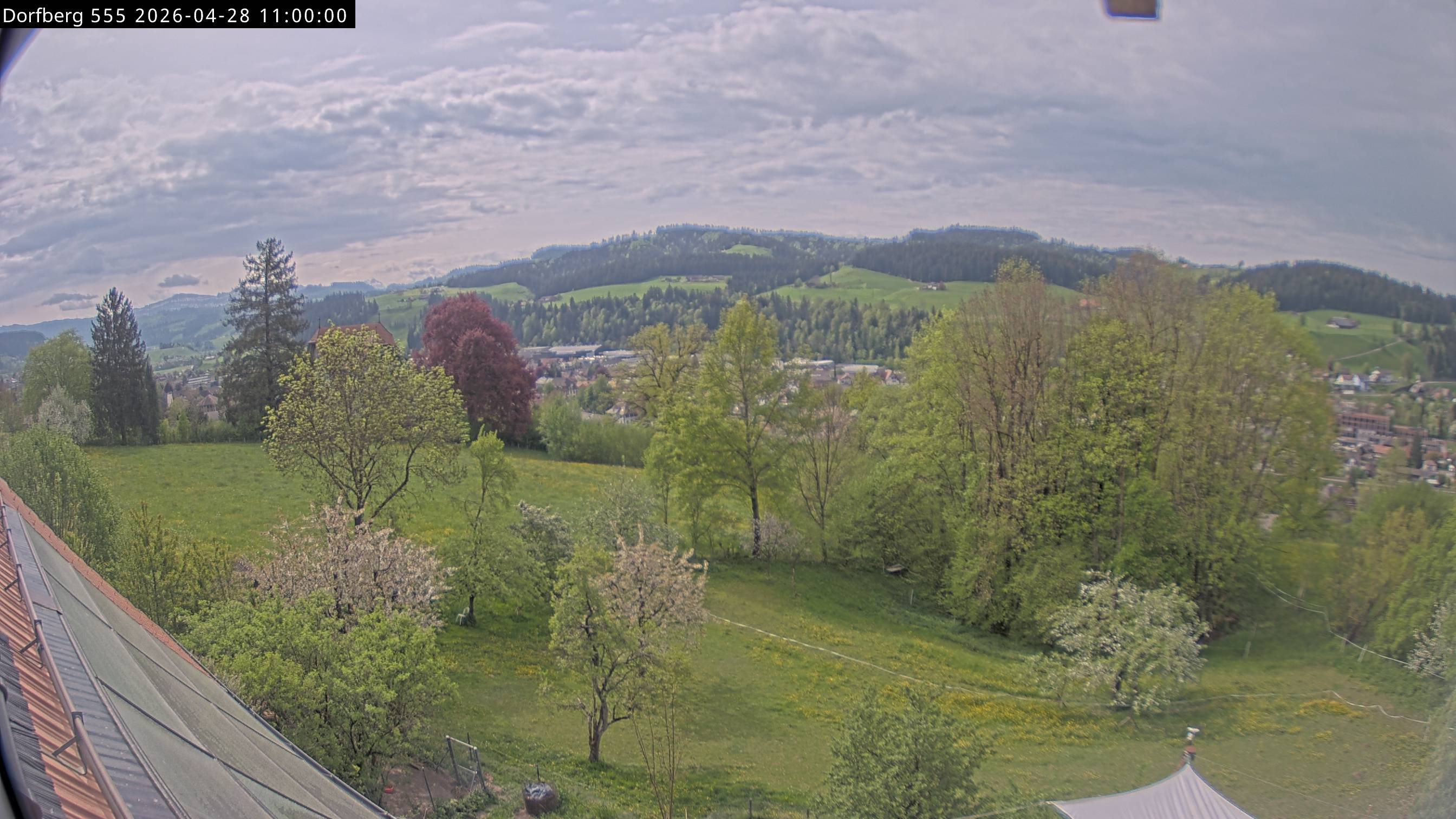 Webcam-Bild: Aussicht vom Dorfberg in Langnau 20260428-110000