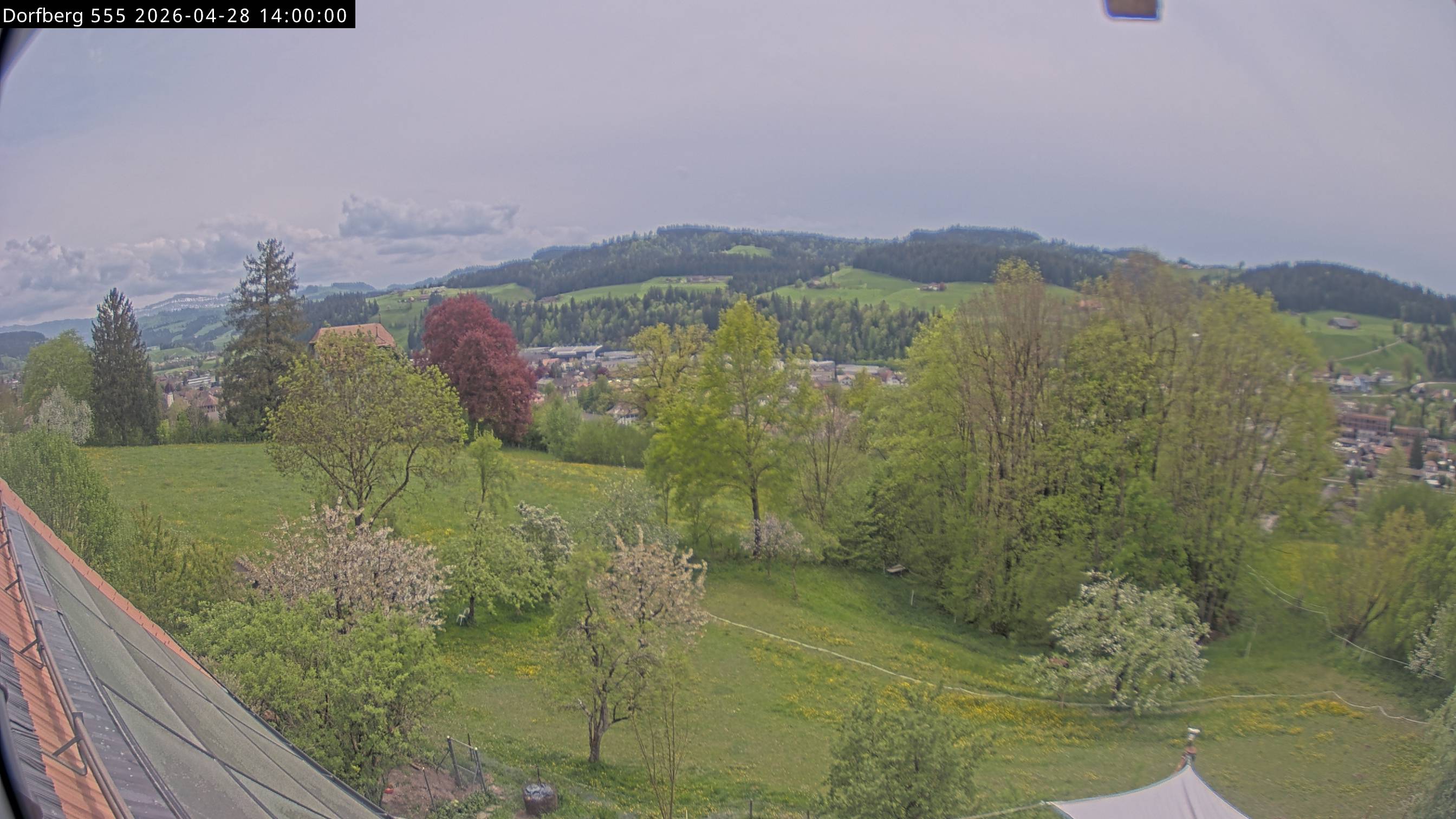 Webcam-Bild: Aussicht vom Dorfberg in Langnau 20260428-140000