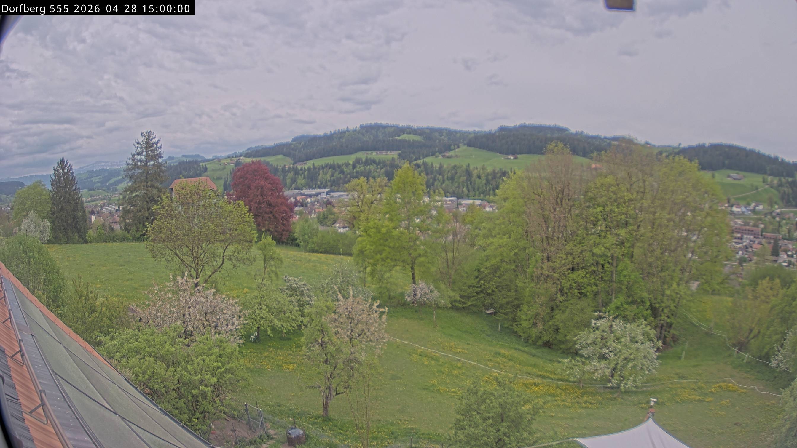 Webcam-Bild: Aussicht vom Dorfberg in Langnau 20260428-150000