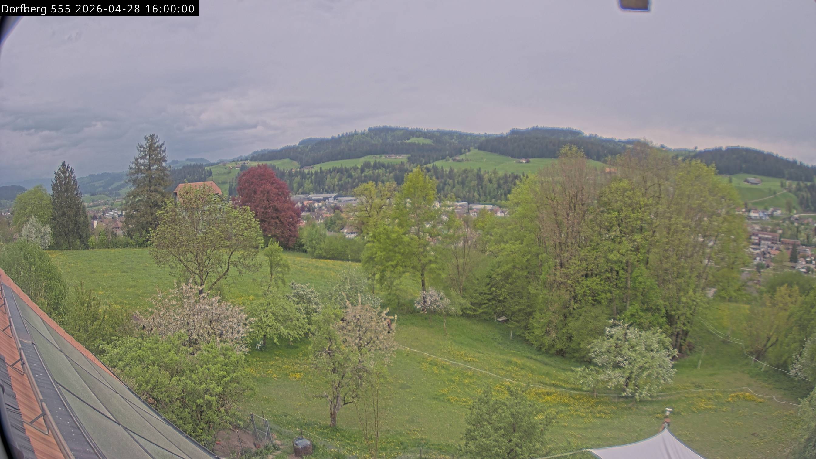 Webcam-Bild: Aussicht vom Dorfberg in Langnau 20260428-160000