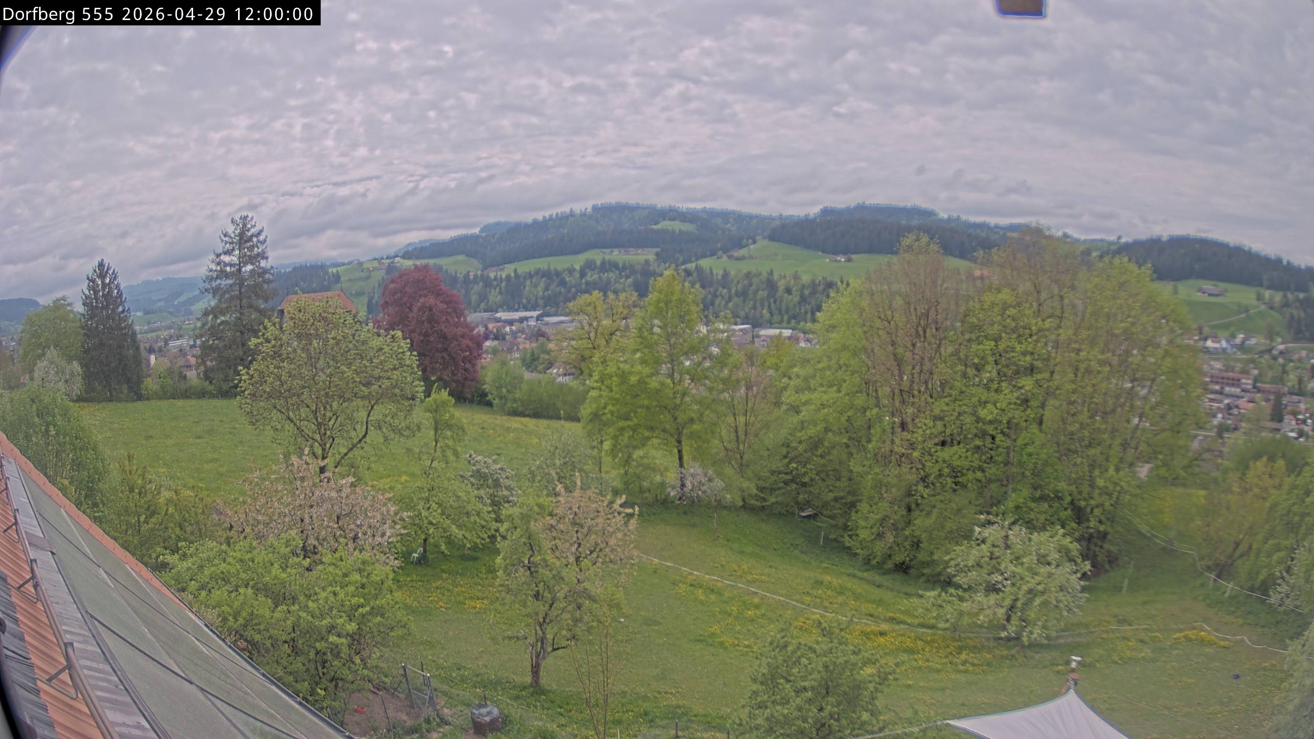 Webcam-Bild: Aussicht vom Dorfberg in Langnau 20260429-120000