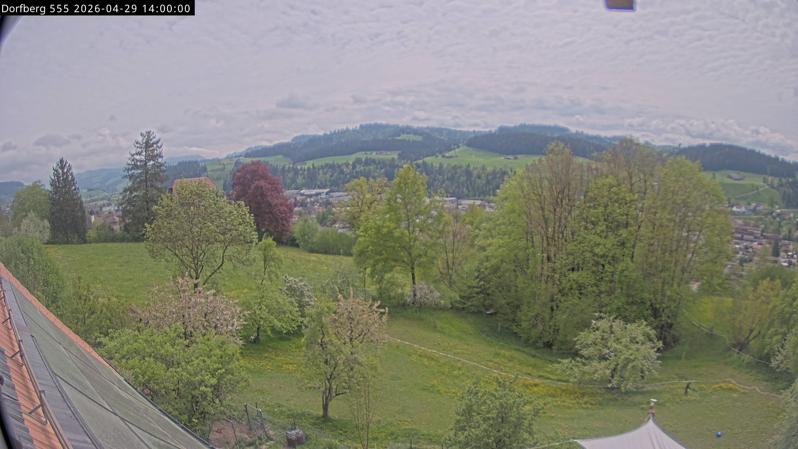 Webcam-Bild: Aussicht vom Dorfberg in Langnau 20260429-140000