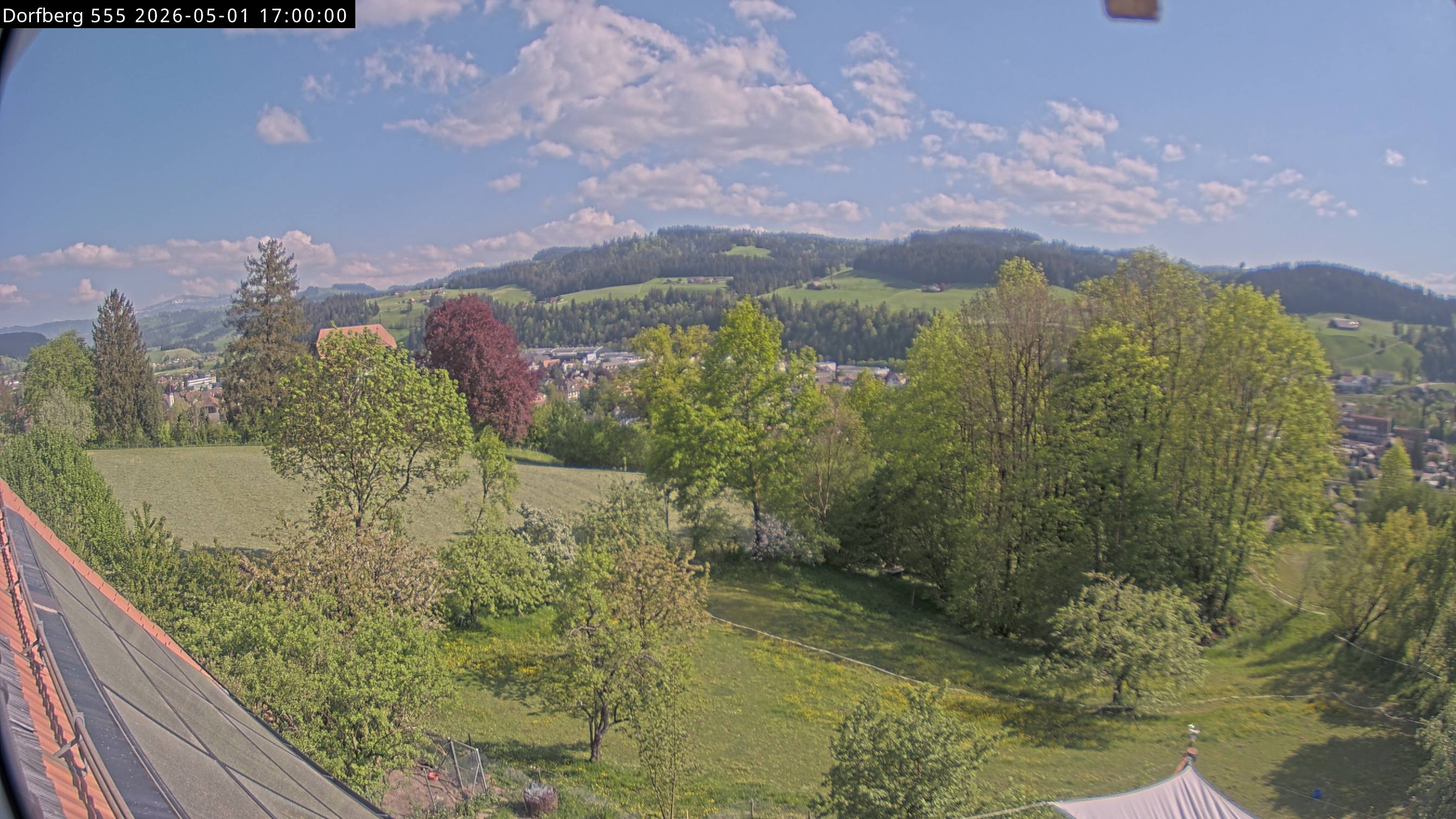Webcam-Bild: Aussicht vom Dorfberg in Langnau 20260501-170000