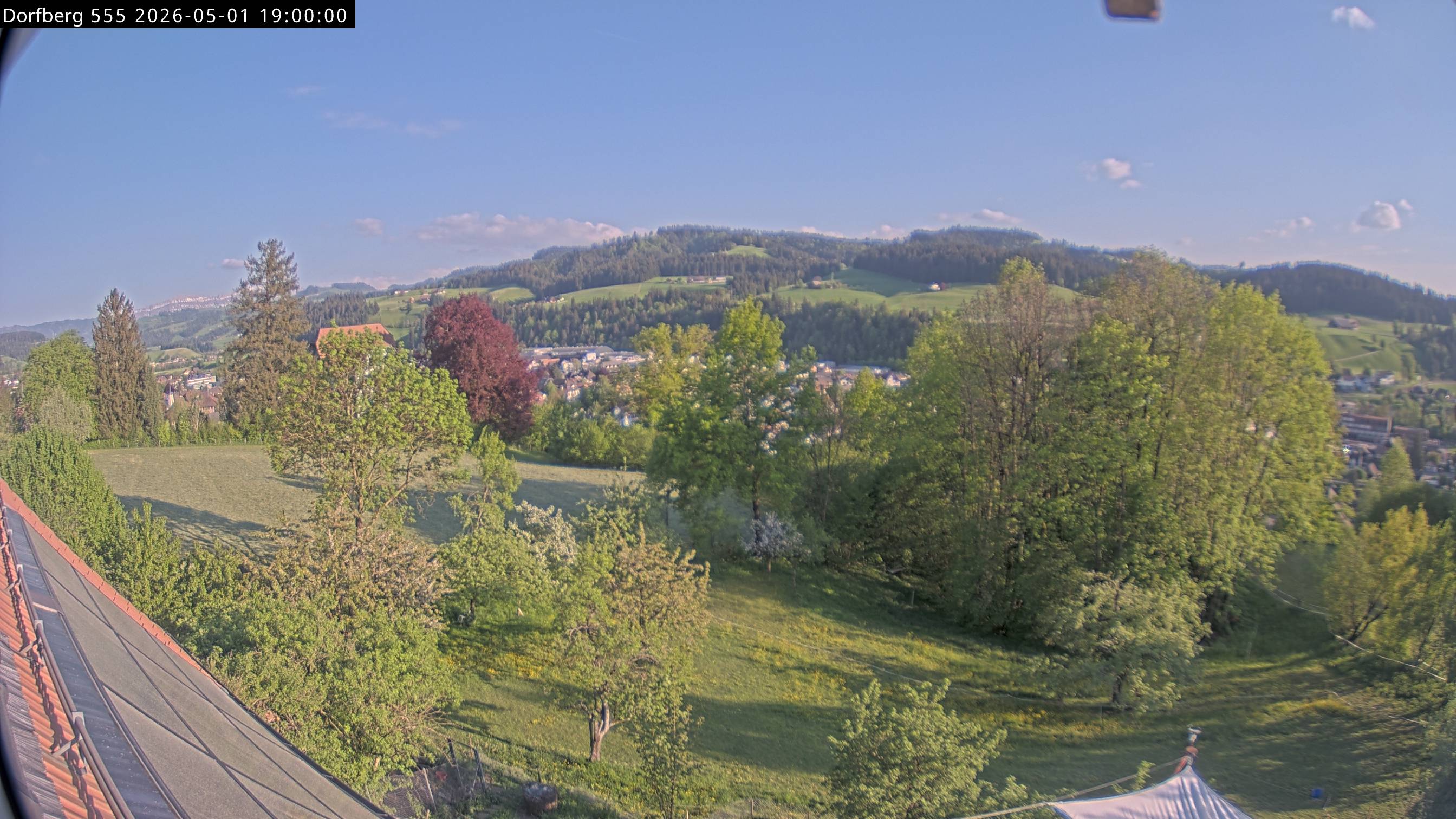 Webcam-Bild: Aussicht vom Dorfberg in Langnau 20260501-190000