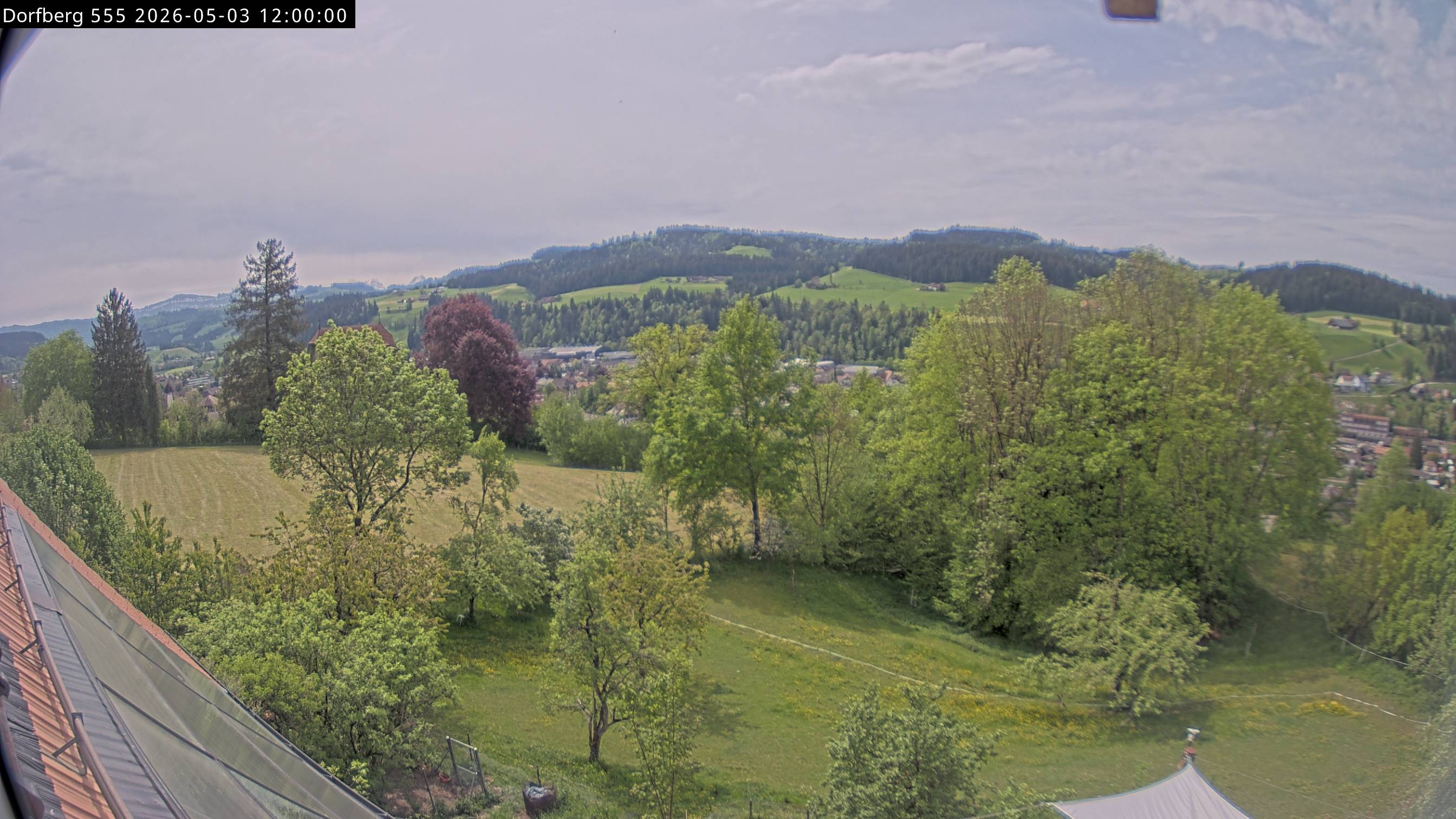 Webcam-Bild: Aussicht vom Dorfberg in Langnau 20260503-120000