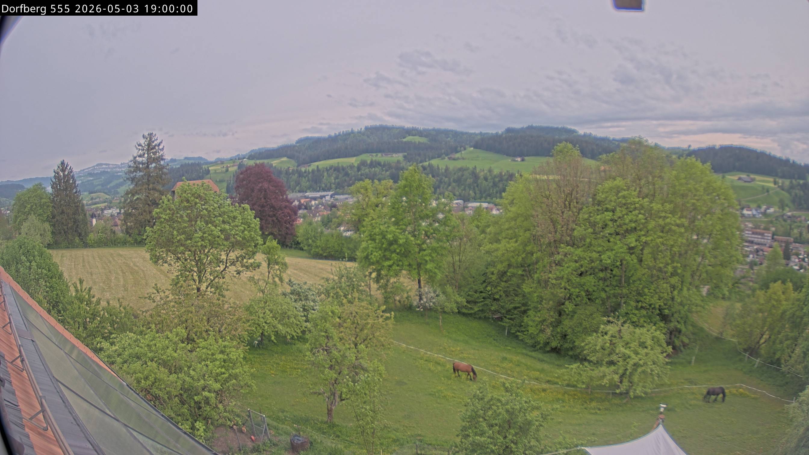 Webcam-Bild: Aussicht vom Dorfberg in Langnau 20260503-190000