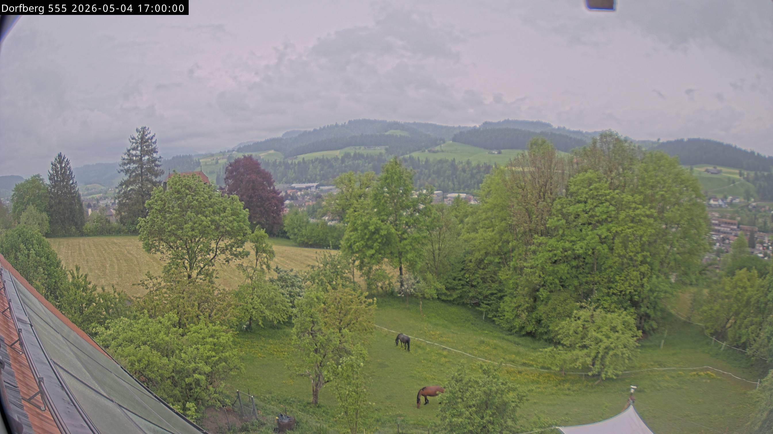 Webcam-Bild: Aussicht vom Dorfberg in Langnau 20260504-170000