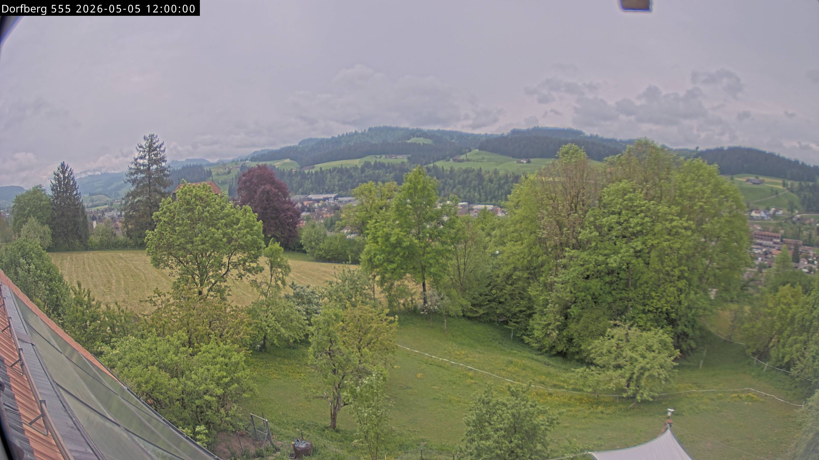 Webcam-Bild: Aussicht vom Dorfberg in Langnau 20260505-120000