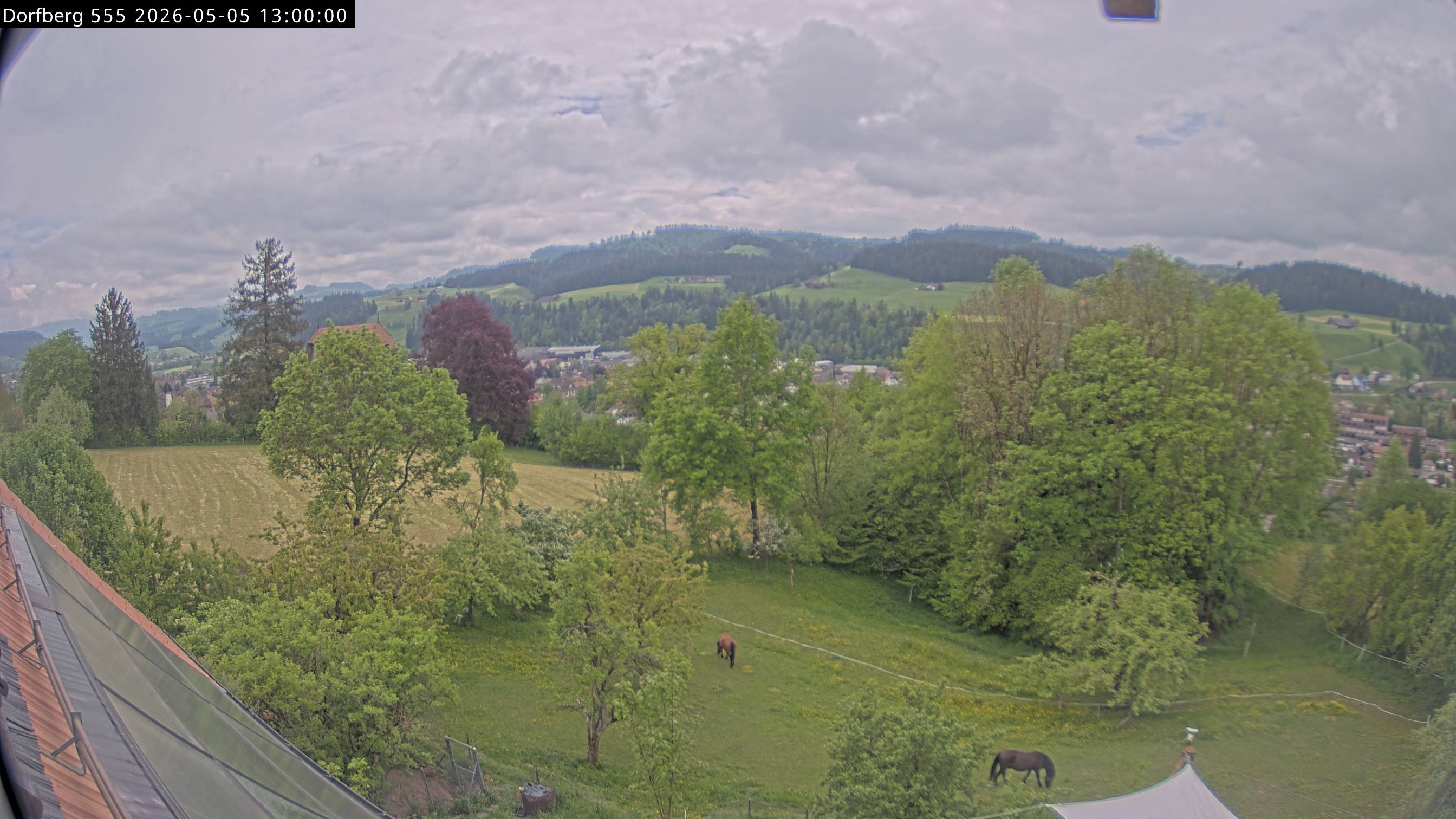 Webcam-Bild: Aussicht vom Dorfberg in Langnau 20260505-130000