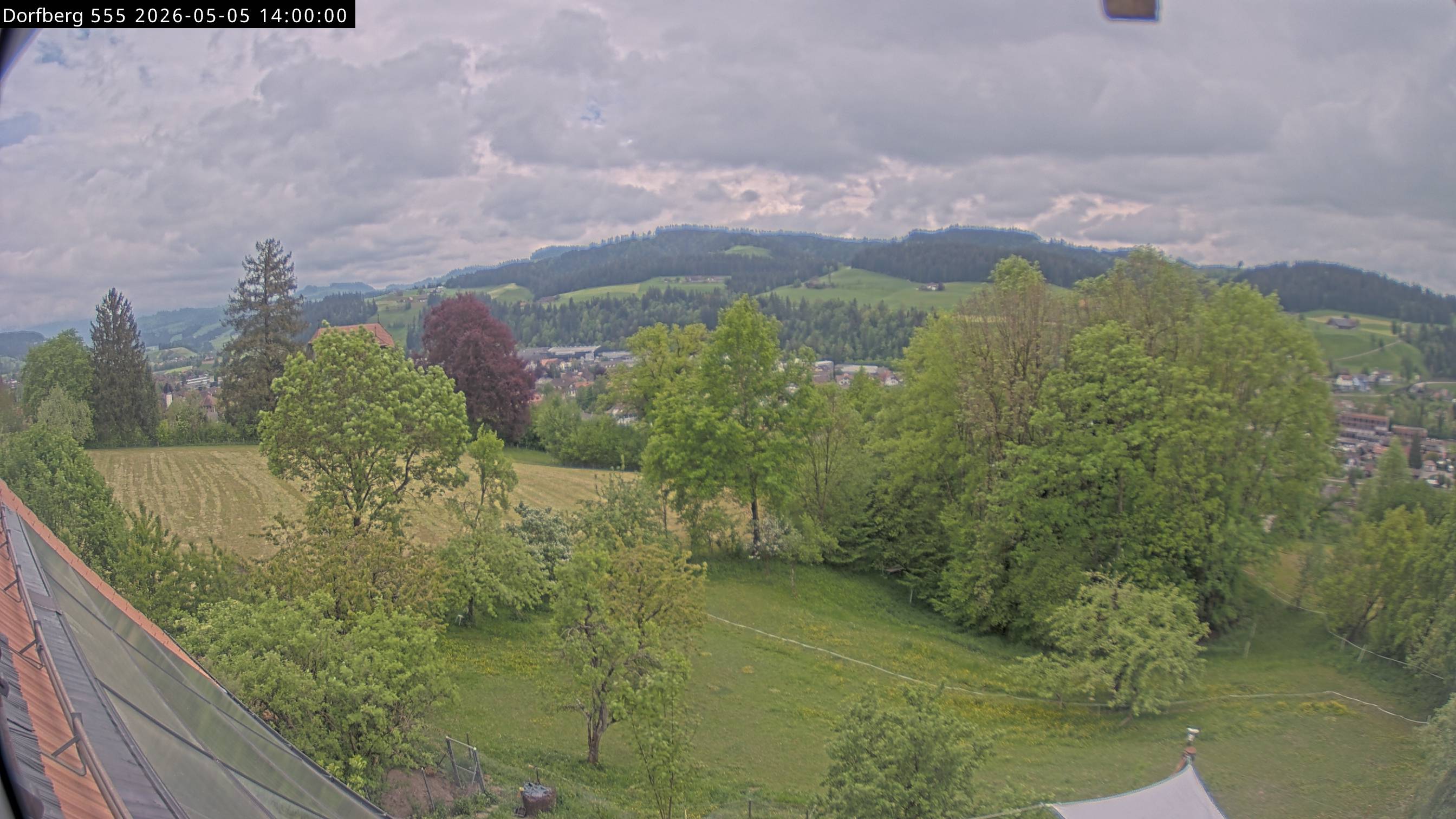 Webcam-Bild: Aussicht vom Dorfberg in Langnau 20260505-140000