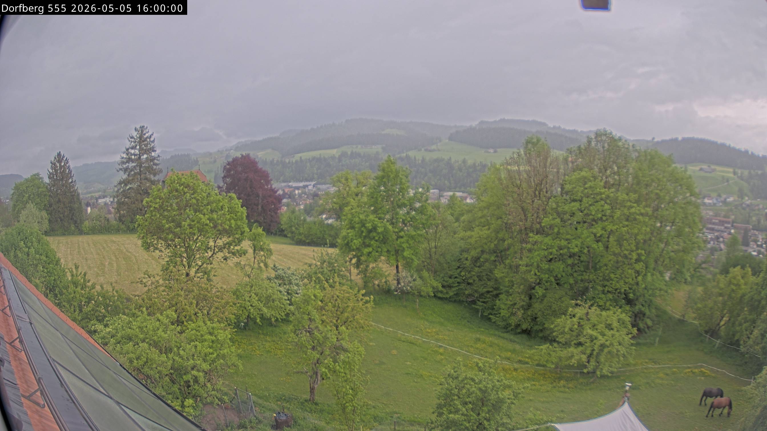 Webcam-Bild: Aussicht vom Dorfberg in Langnau 20260505-160000