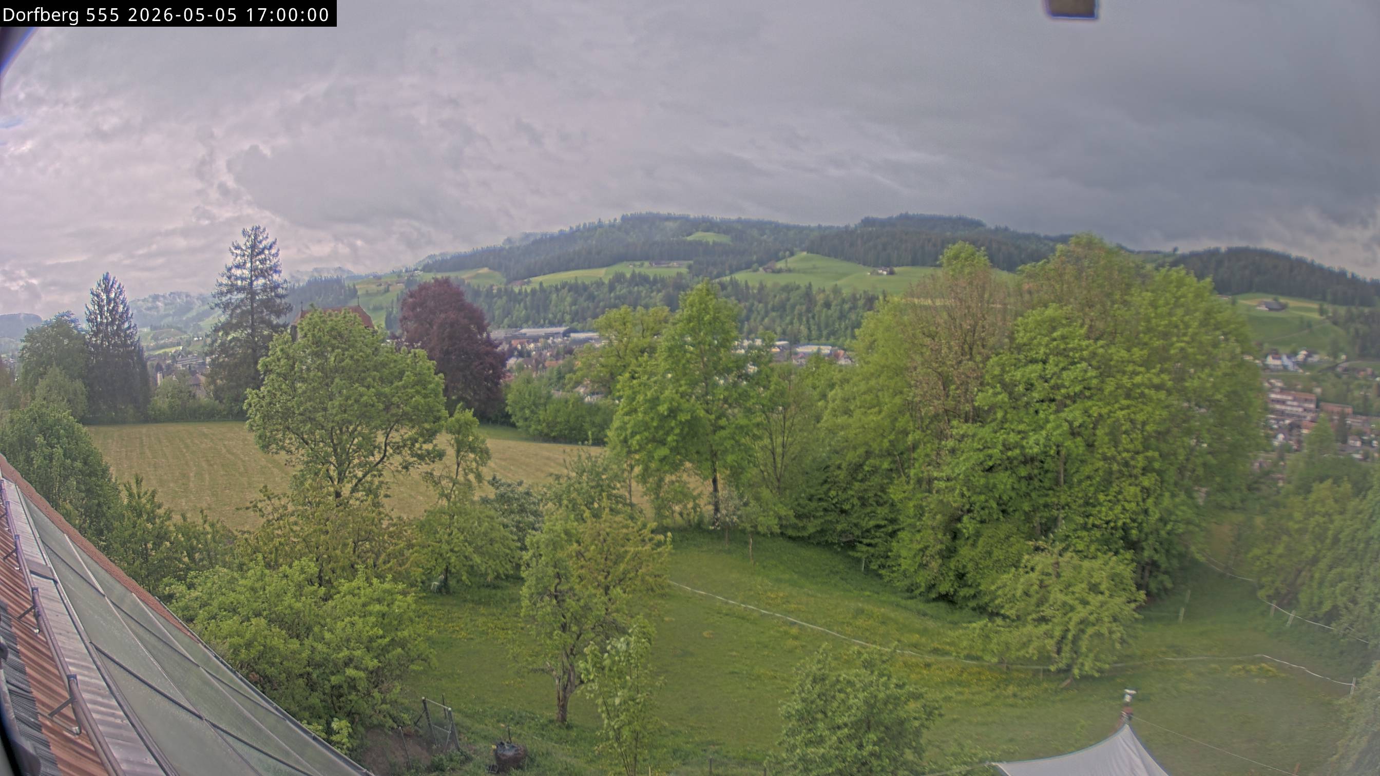Webcam-Bild: Aussicht vom Dorfberg in Langnau 20260505-170000