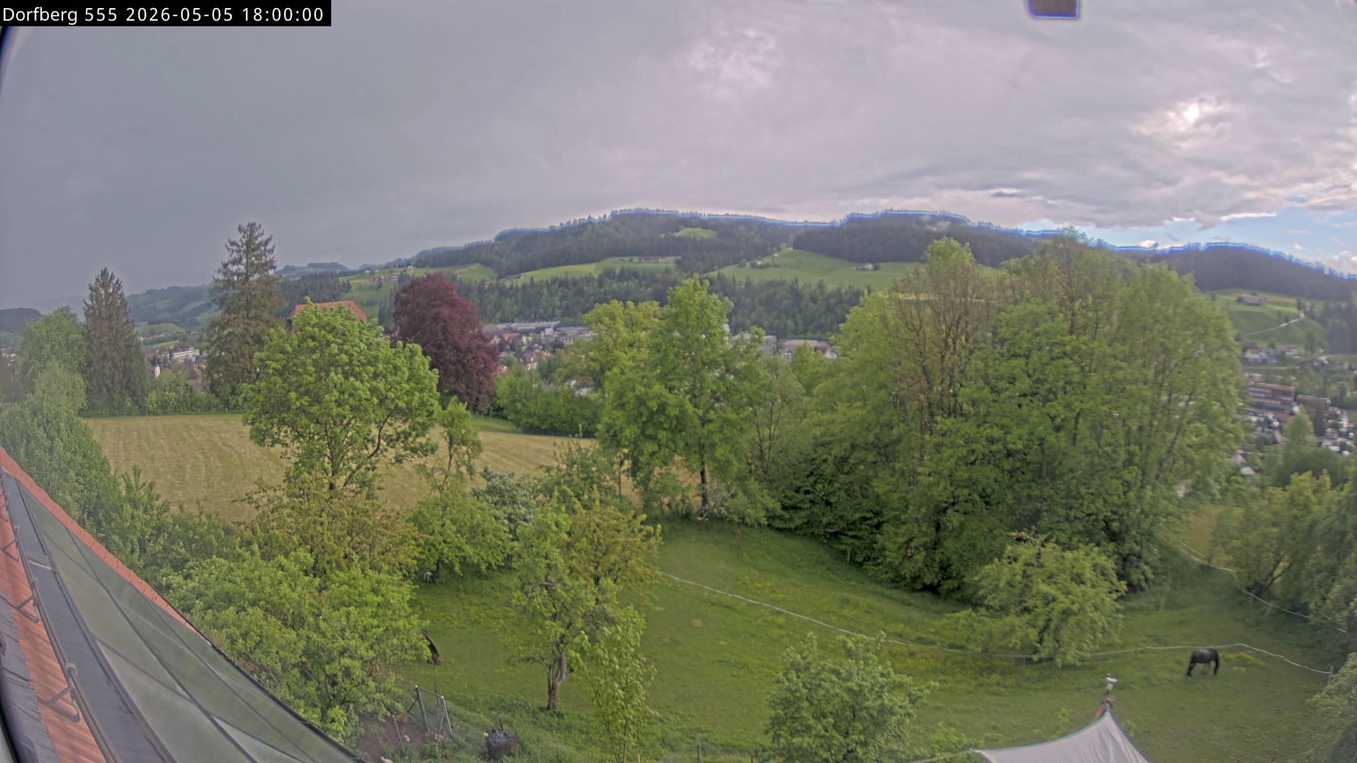 Webcam-Bild: Aussicht vom Dorfberg in Langnau 20260505-180000