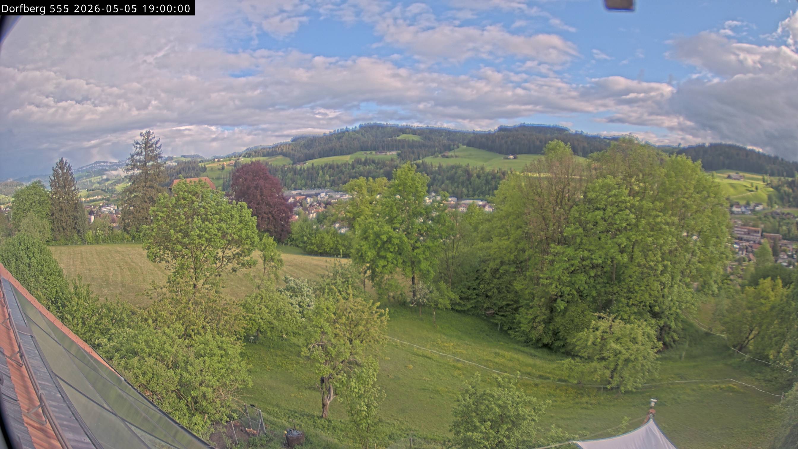 Webcam-Bild: Aussicht vom Dorfberg in Langnau 20260505-190000