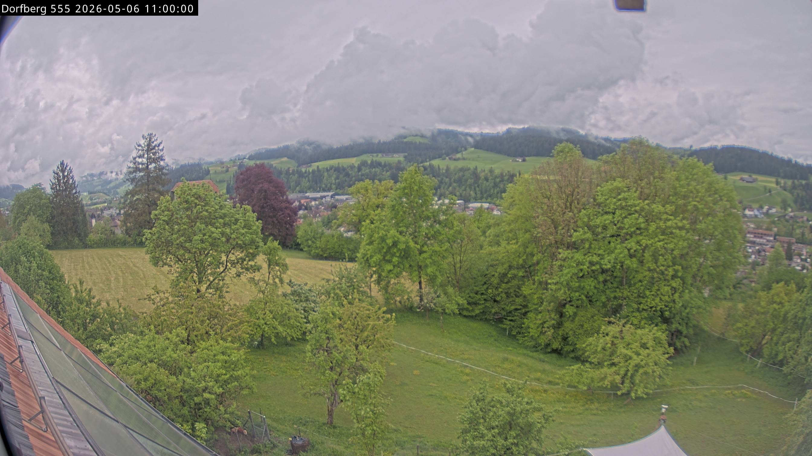 Webcam-Bild: Aussicht vom Dorfberg in Langnau 20260506-110000