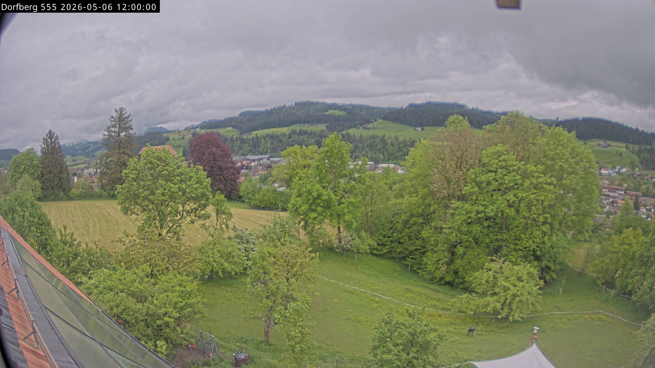 Webcam-Bild: Aussicht vom Dorfberg in Langnau 20260506-120000