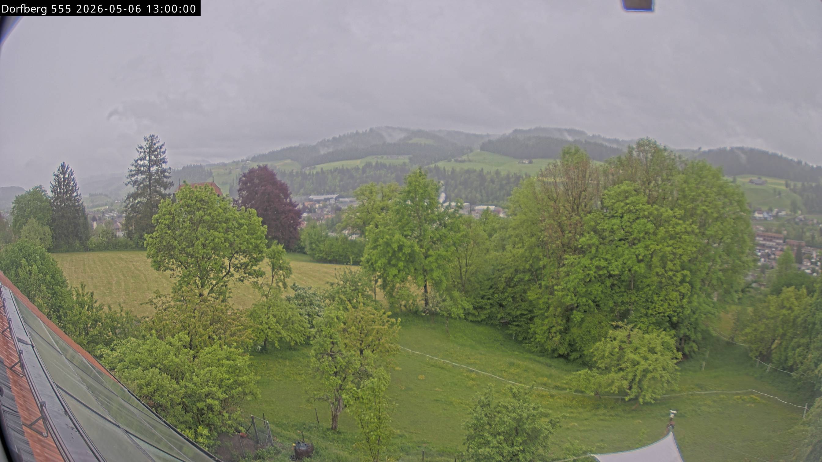 Webcam-Bild: Aussicht vom Dorfberg in Langnau 20260506-130000