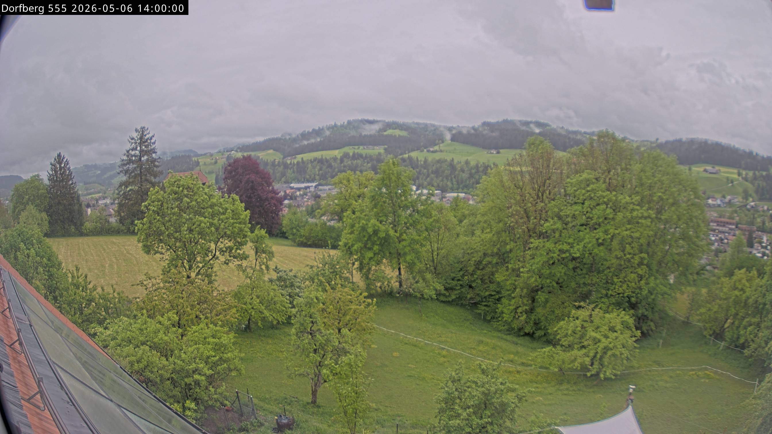 Webcam-Bild: Aussicht vom Dorfberg in Langnau 20260506-140000