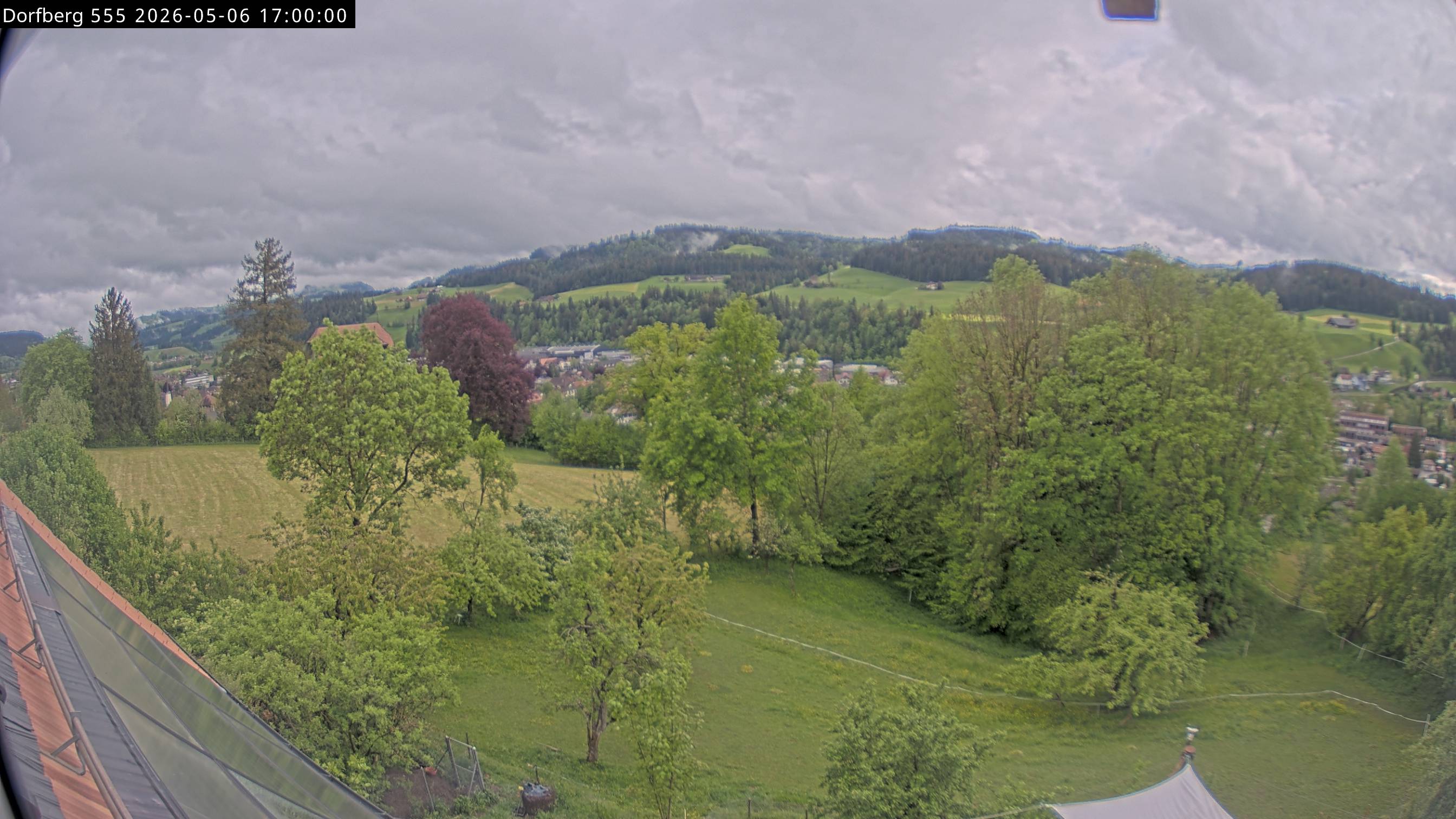 Webcam-Bild: Aussicht vom Dorfberg in Langnau 20260506-170000