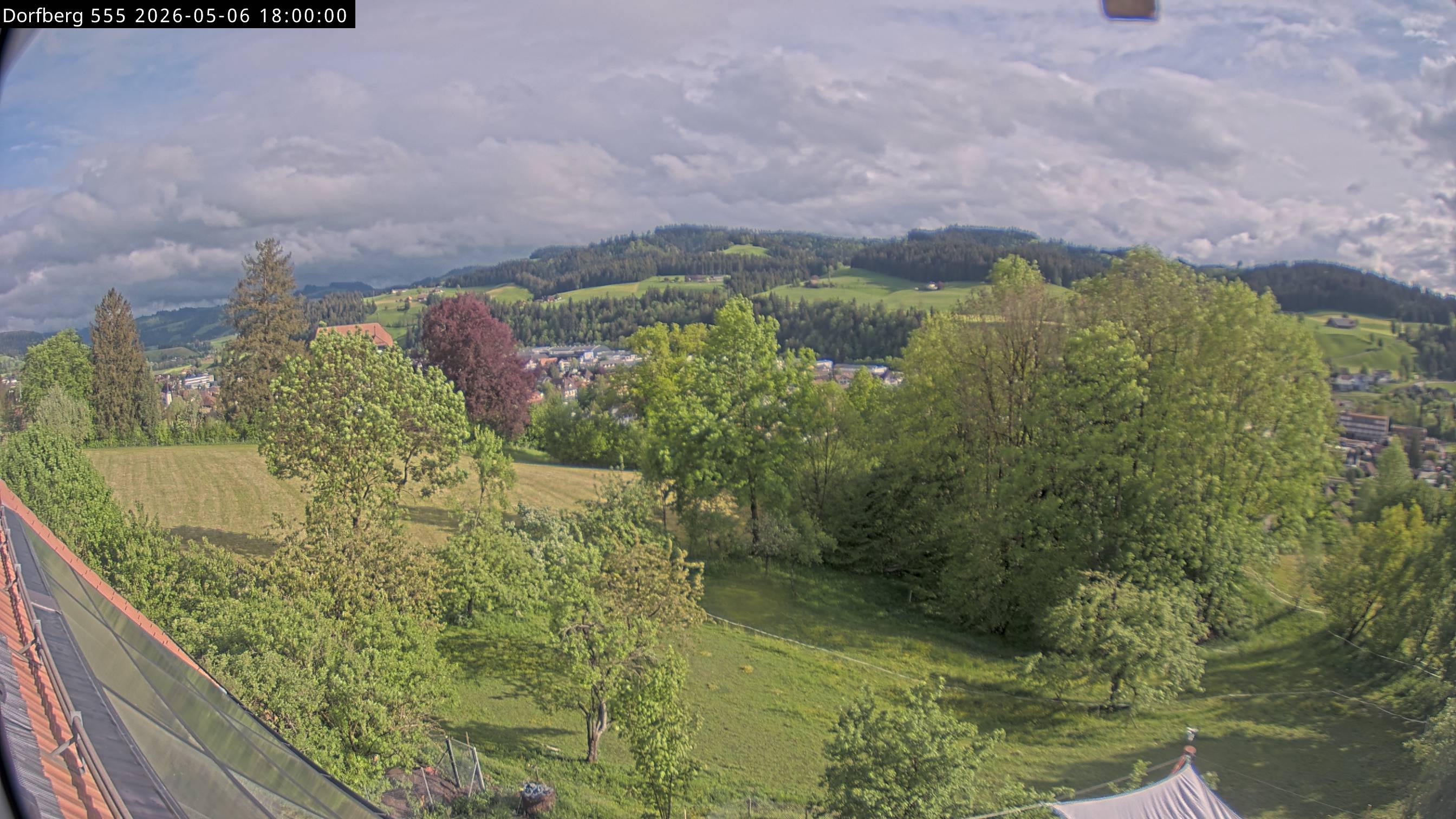 Webcam-Bild: Aussicht vom Dorfberg in Langnau 20260506-180000