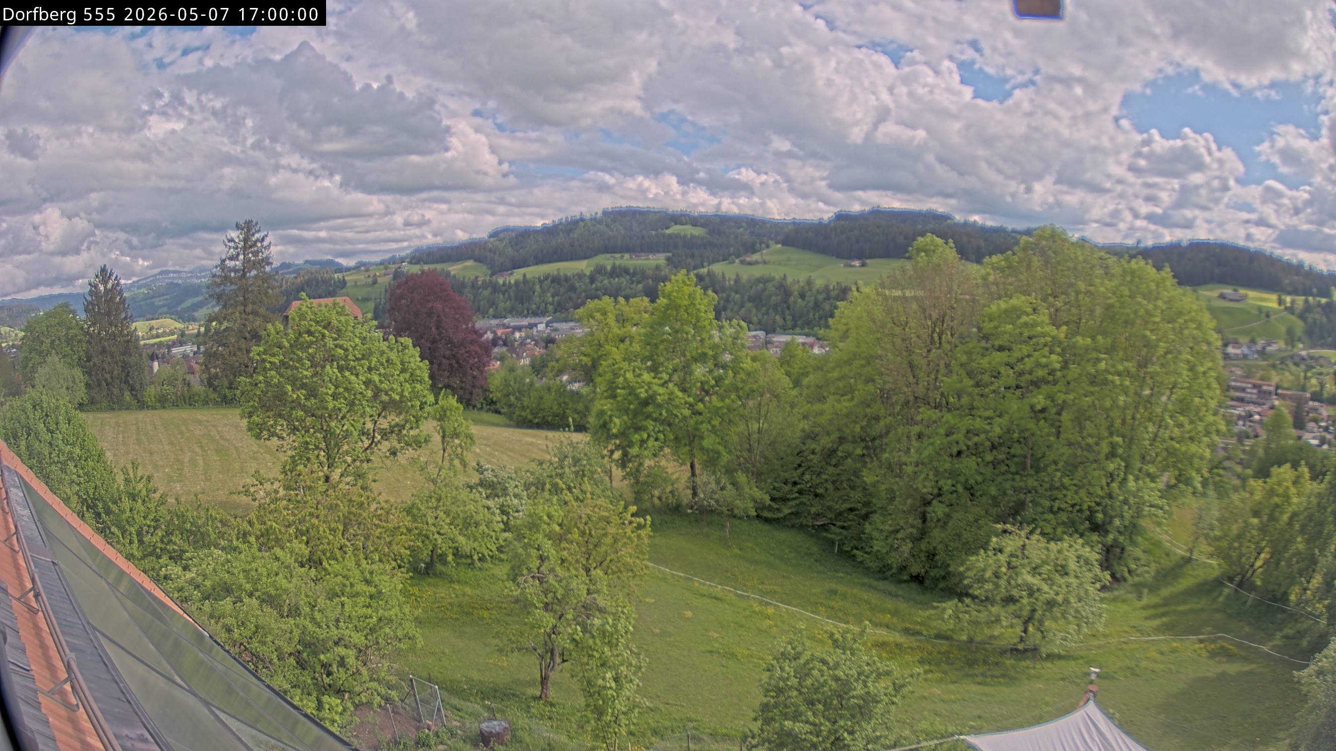 Webcam-Bild: Aussicht vom Dorfberg in Langnau 20260507-170000