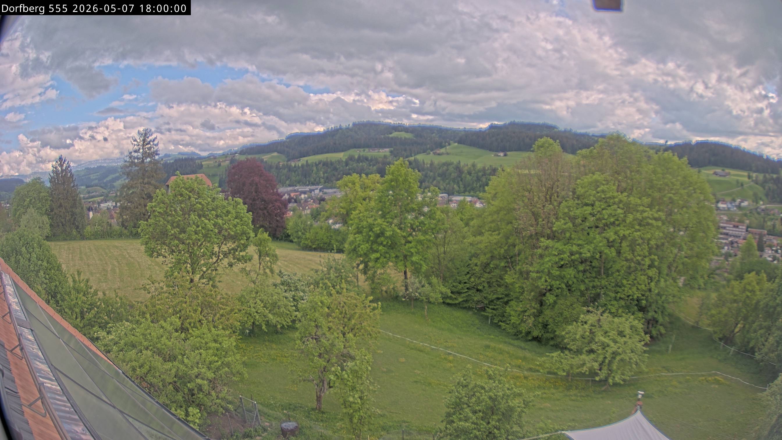 Webcam-Bild: Aussicht vom Dorfberg in Langnau 20260507-180000