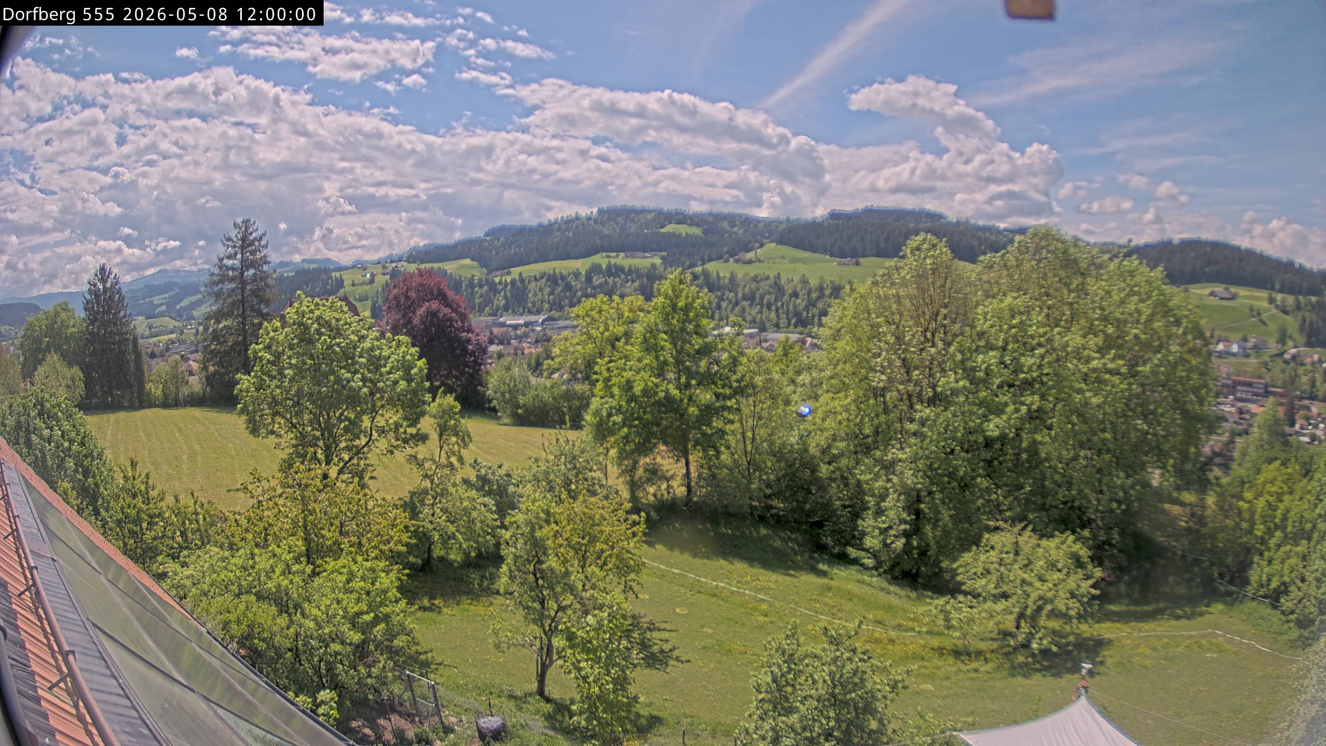 Webcam-Bild: Aussicht vom Dorfberg in Langnau 20260508-120000