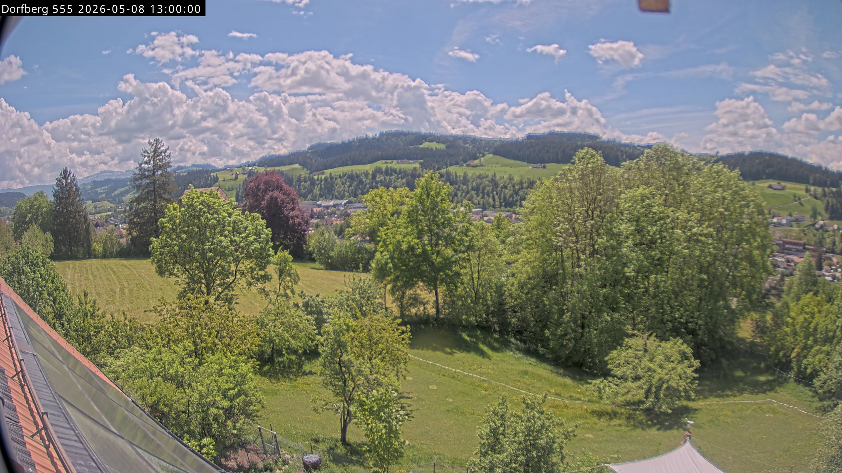 Webcam-Bild: Aussicht vom Dorfberg in Langnau 20260508-130000
