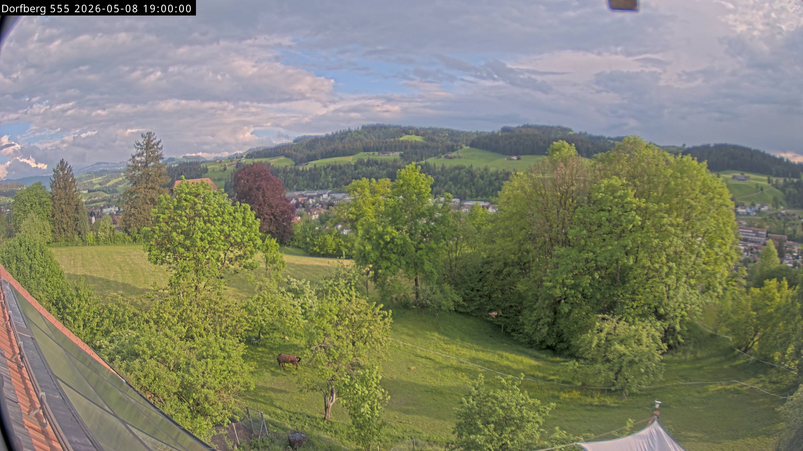 Webcam-Bild: Aussicht vom Dorfberg in Langnau 20260508-190000