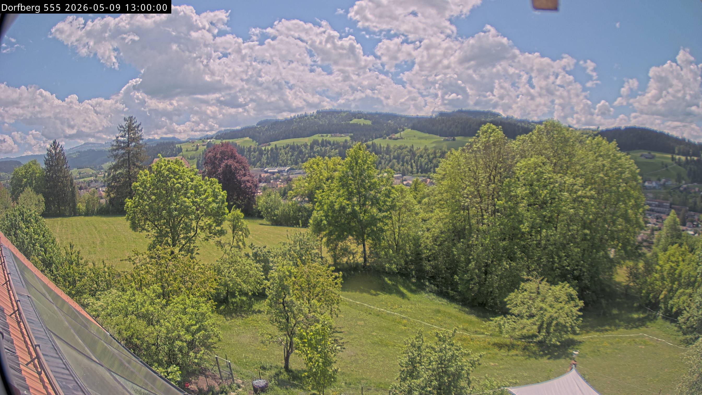 Webcam-Bild: Aussicht vom Dorfberg in Langnau 20260509-130000