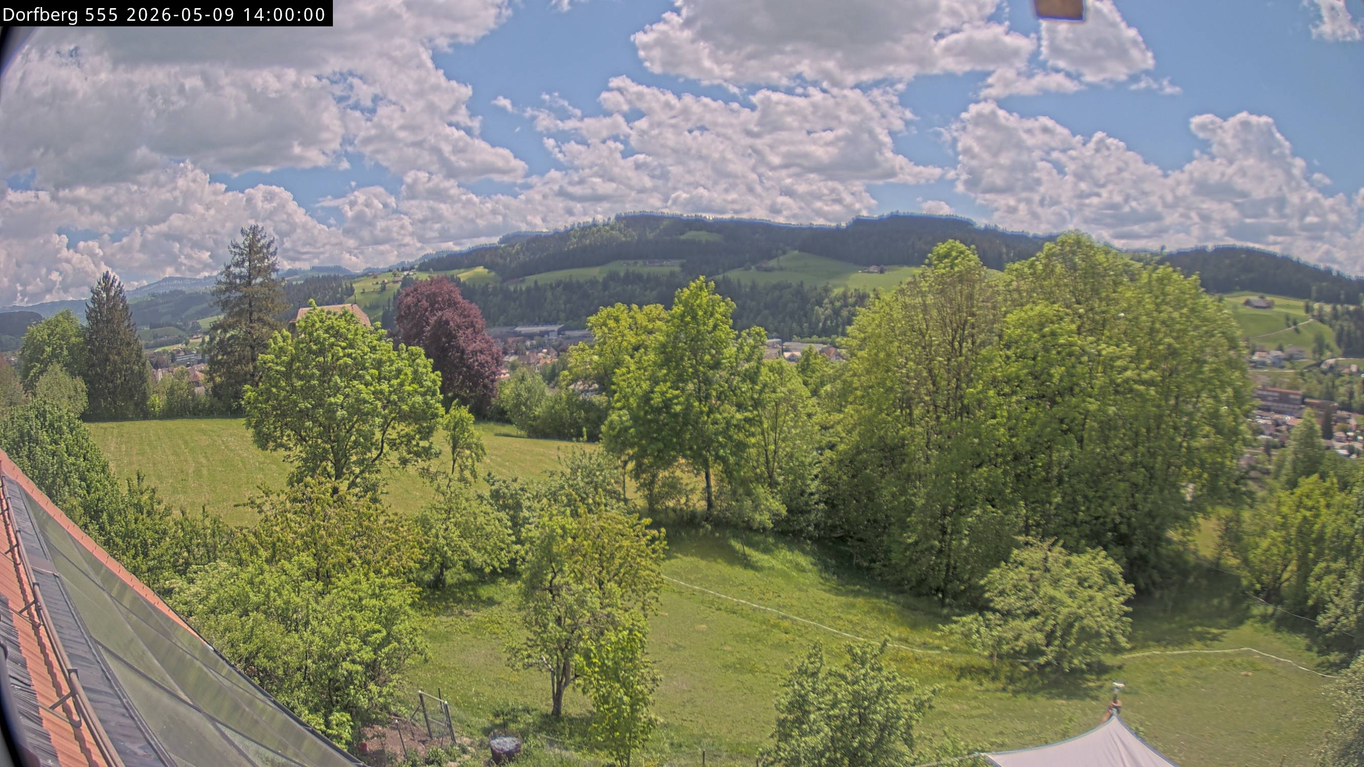 Webcam-Bild: Aussicht vom Dorfberg in Langnau 20260509-140000