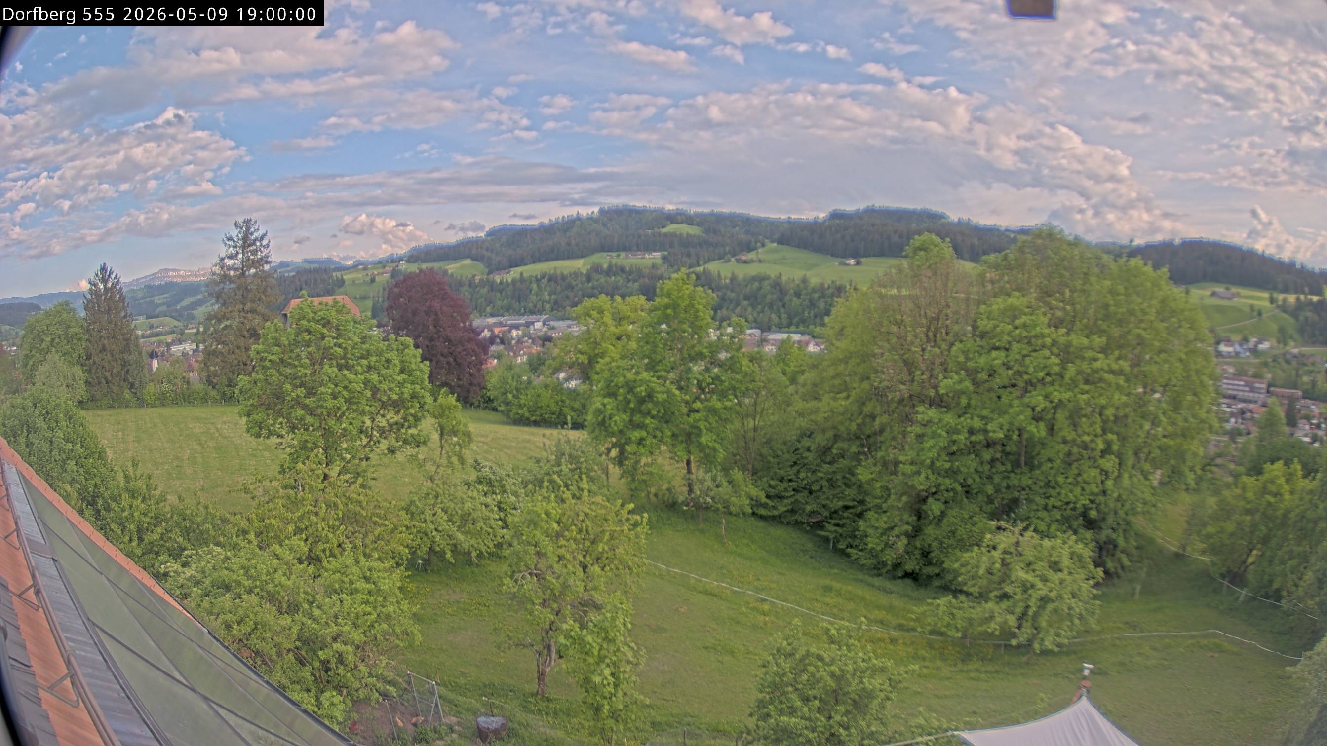Webcam-Bild: Aussicht vom Dorfberg in Langnau 20260509-190000