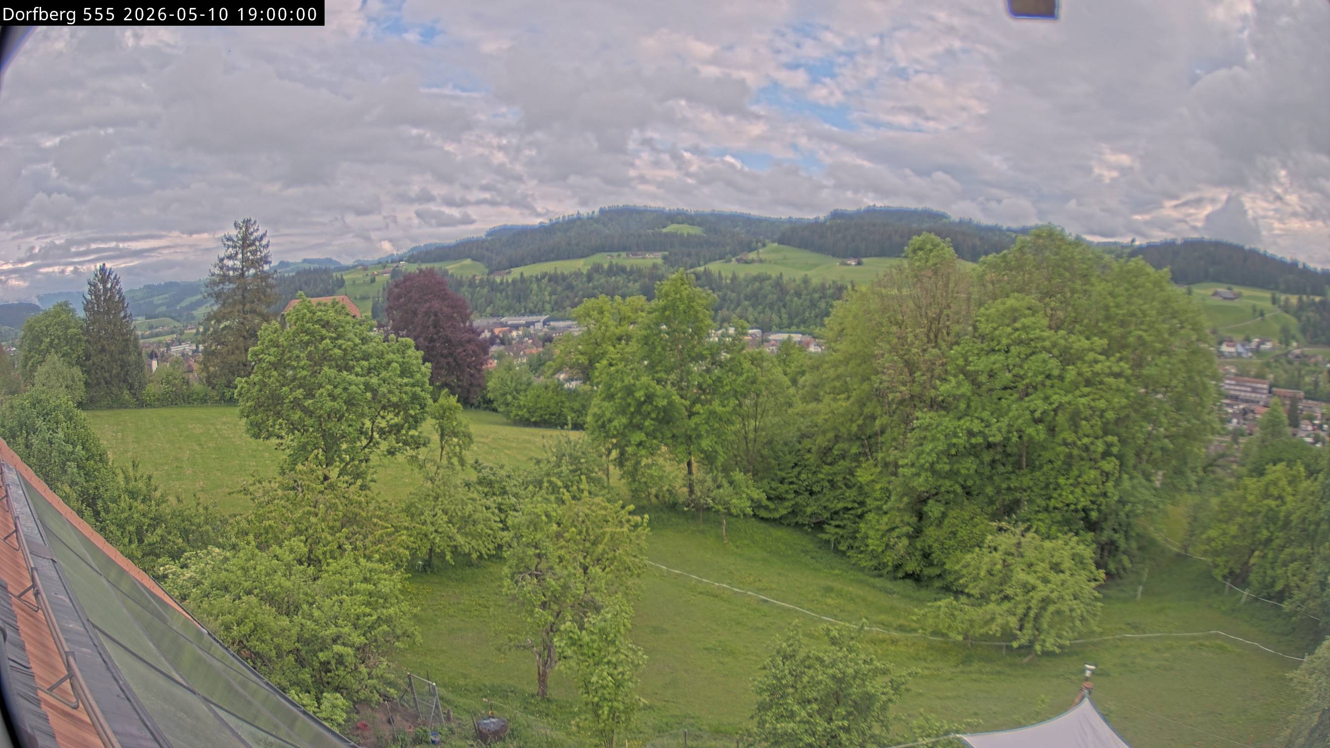 Webcam-Bild: Aussicht vom Dorfberg in Langnau 20260510-190000