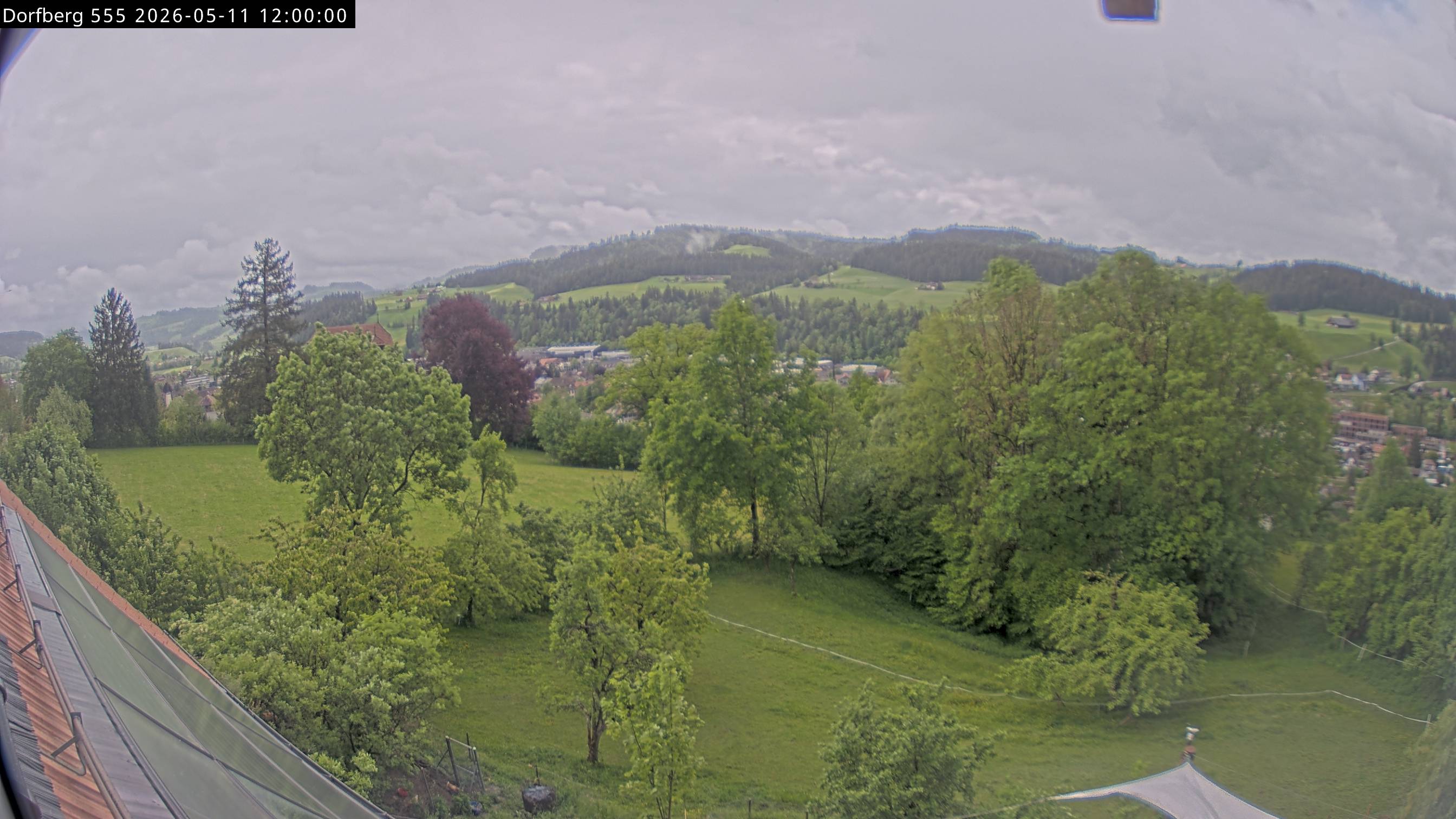 Webcam-Bild: Aussicht vom Dorfberg in Langnau 20260511-120000