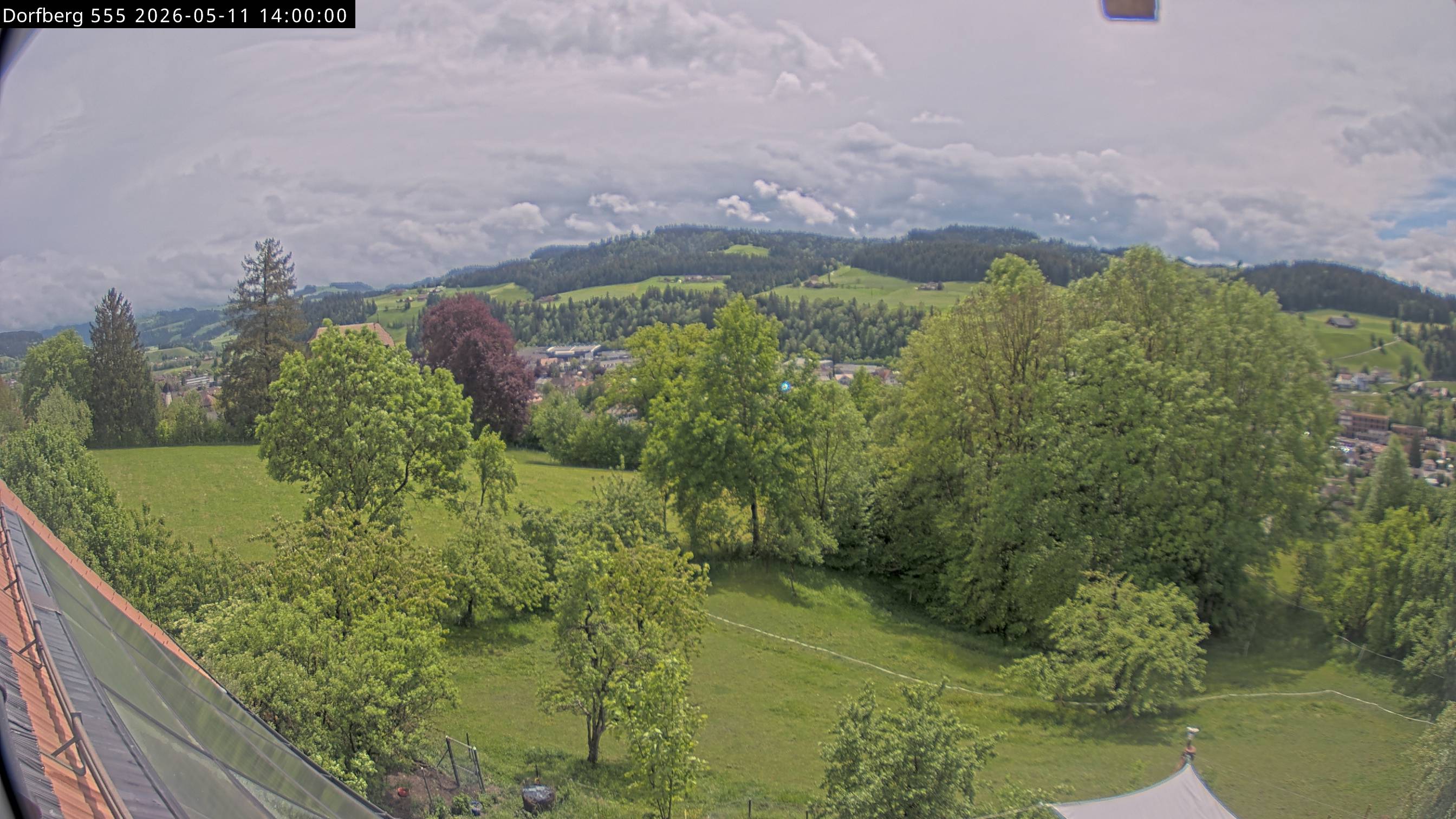 Webcam-Bild: Aussicht vom Dorfberg in Langnau 20260511-140000
