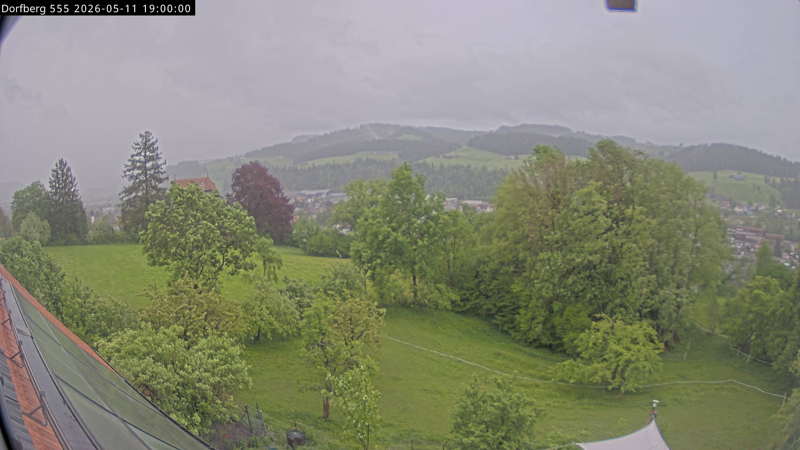 Webcam-Bild: Aussicht vom Dorfberg in Langnau 20260511-190000