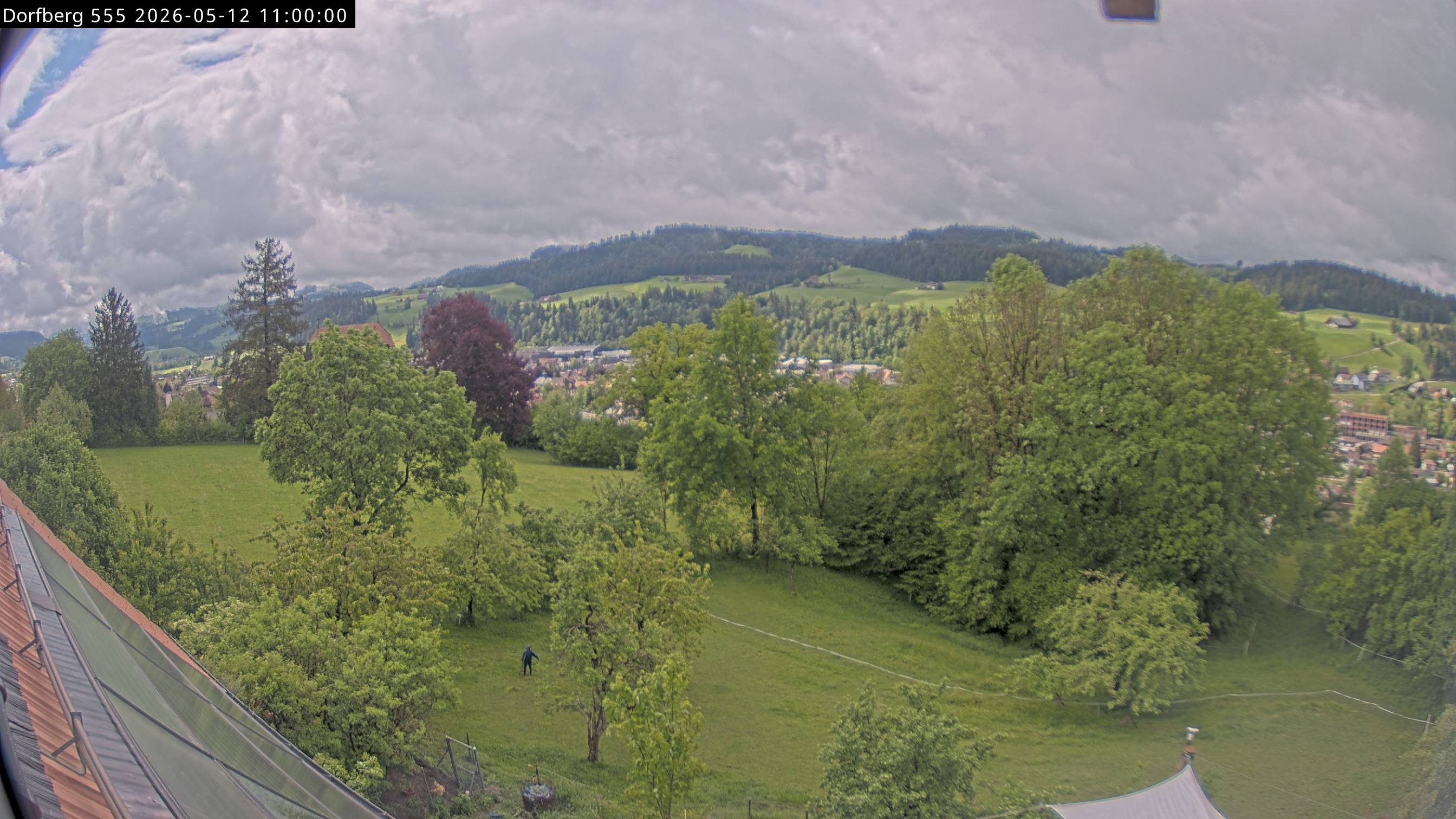Webcam-Bild: Aussicht vom Dorfberg in Langnau 20260512-110000