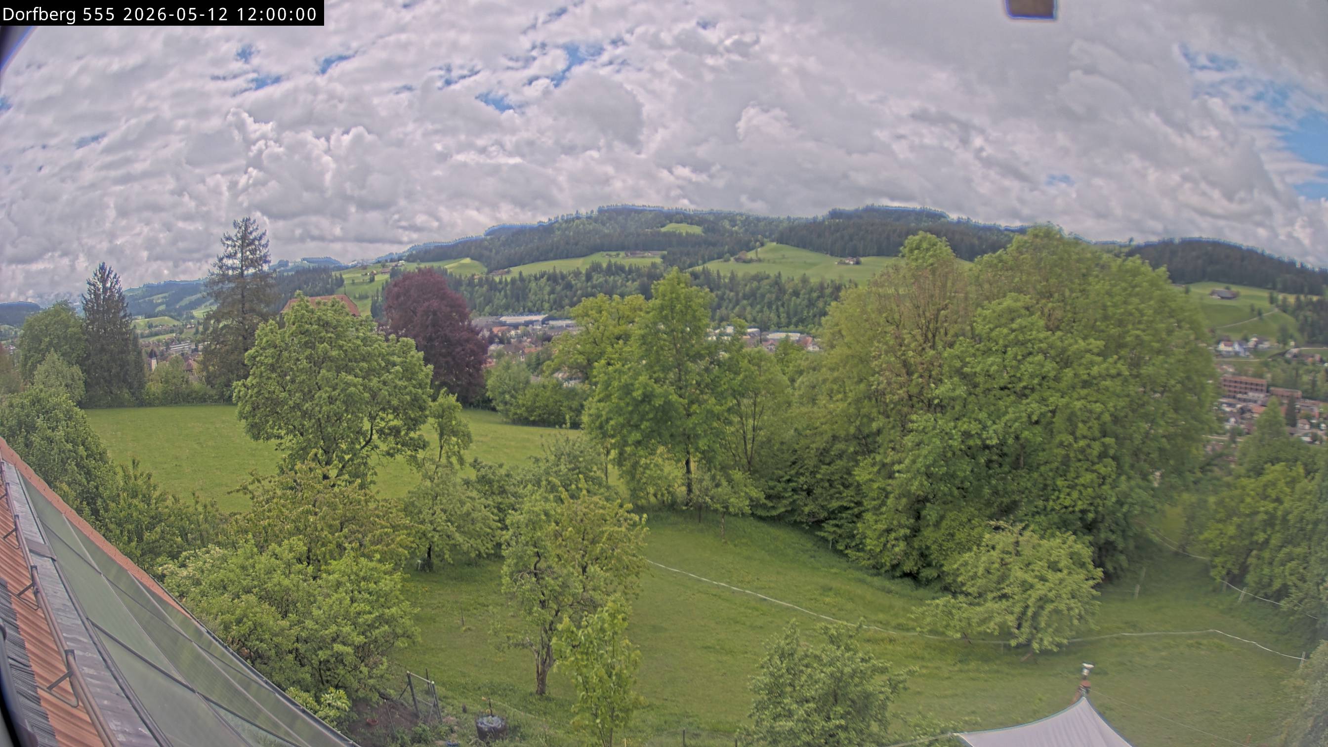 Webcam-Bild: Aussicht vom Dorfberg in Langnau 20260512-120000