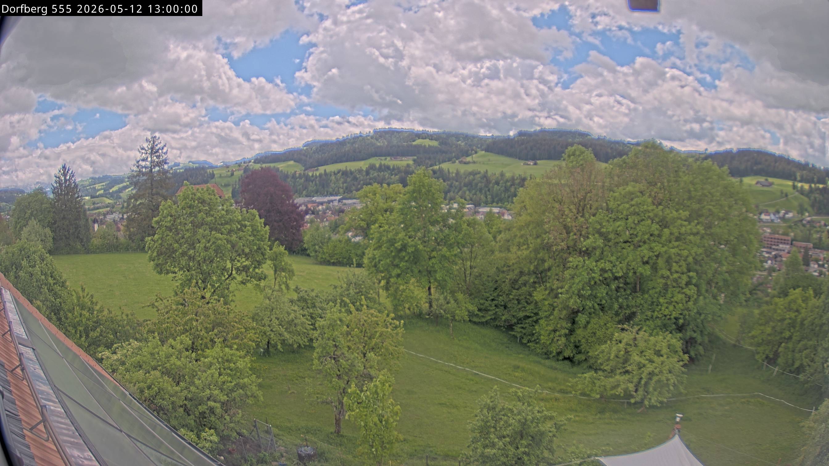 Webcam-Bild: Aussicht vom Dorfberg in Langnau 20260512-130000