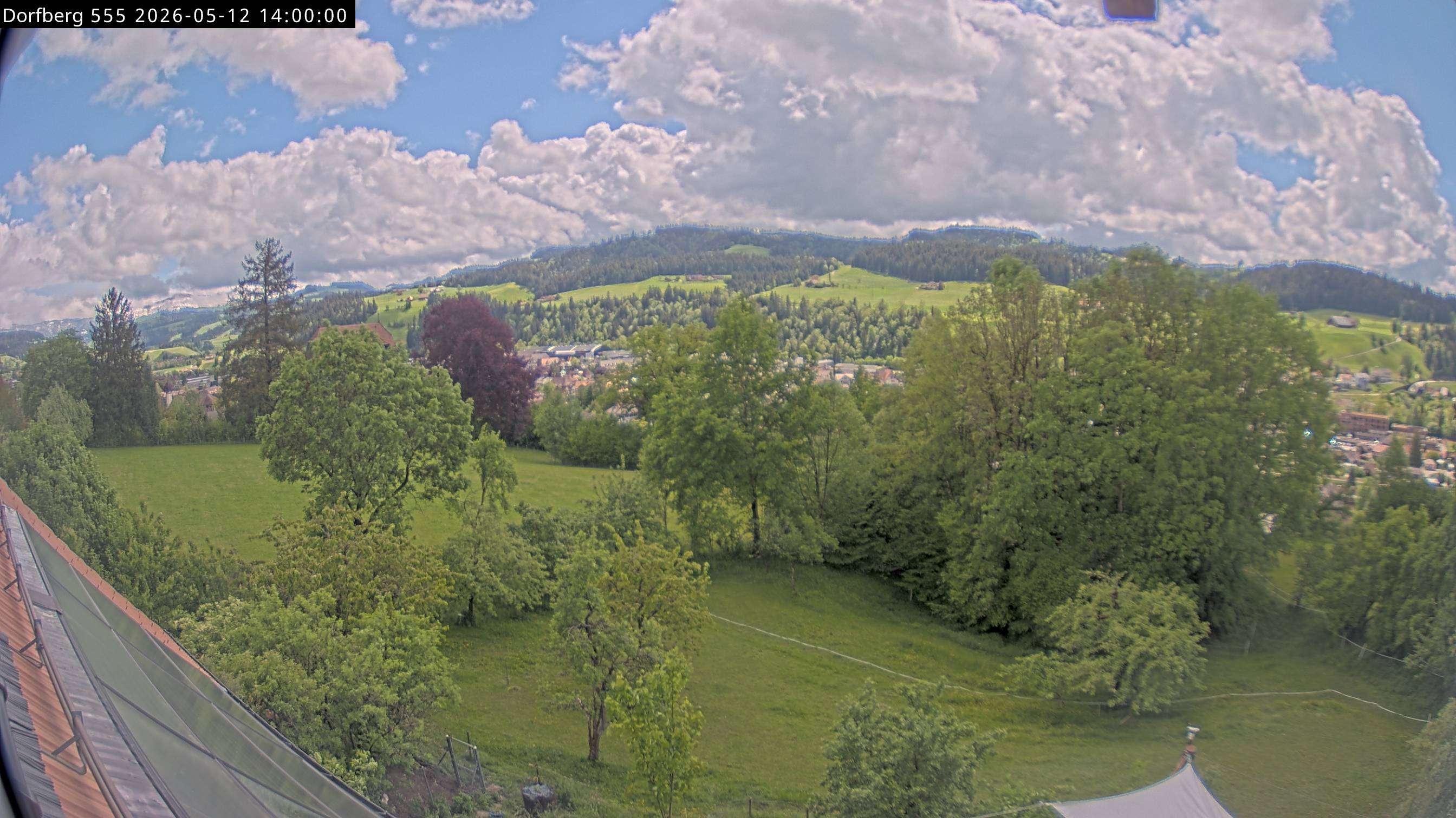 Webcam-Bild: Aussicht vom Dorfberg in Langnau 20260512-140000